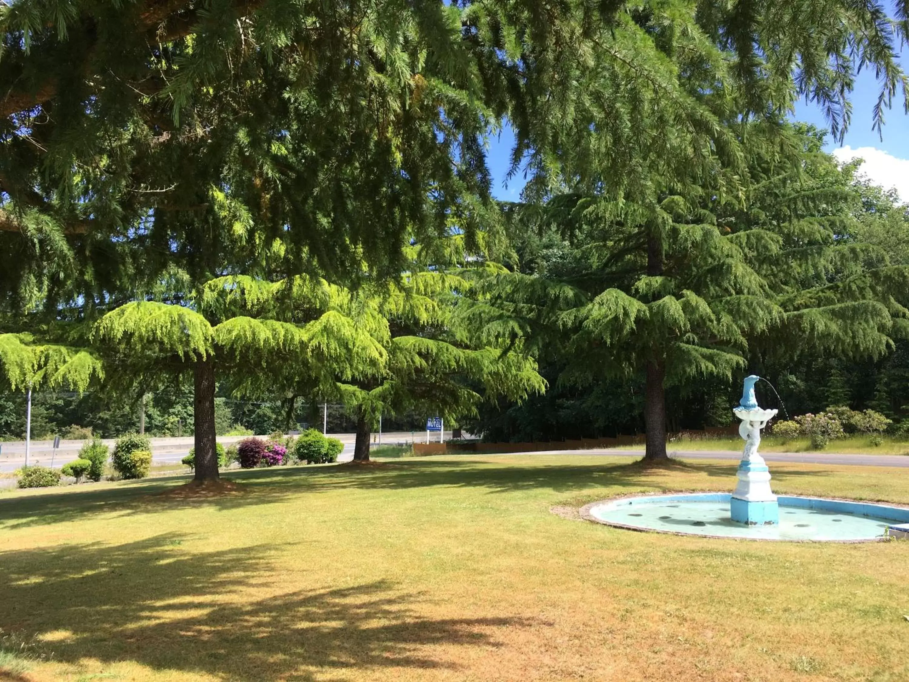 Children play ground in Fuller Lake Chemainus Motel