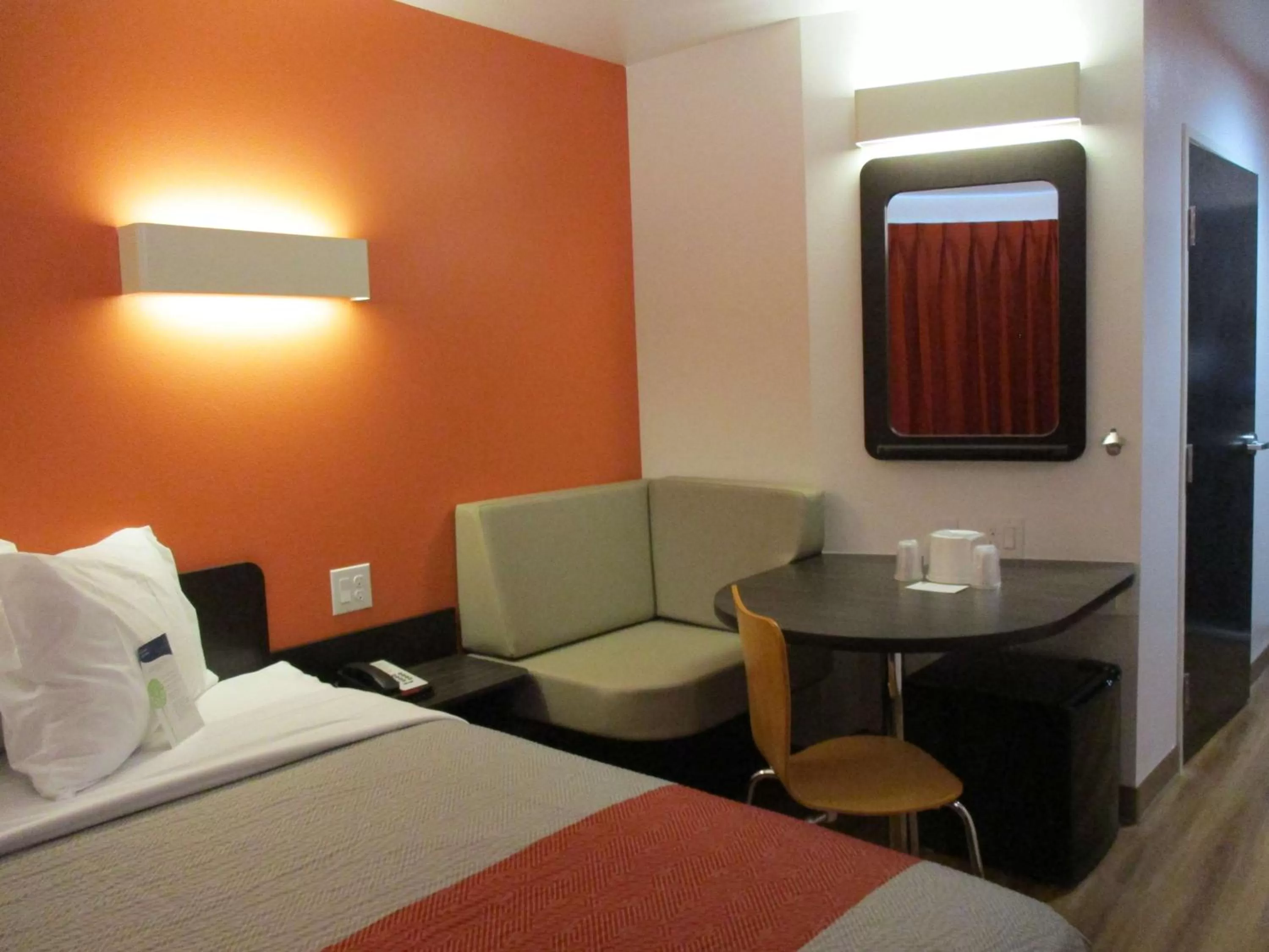 Photo of the whole room, Bed in Motel 6 Fort Worth, TX - North - Saginaw