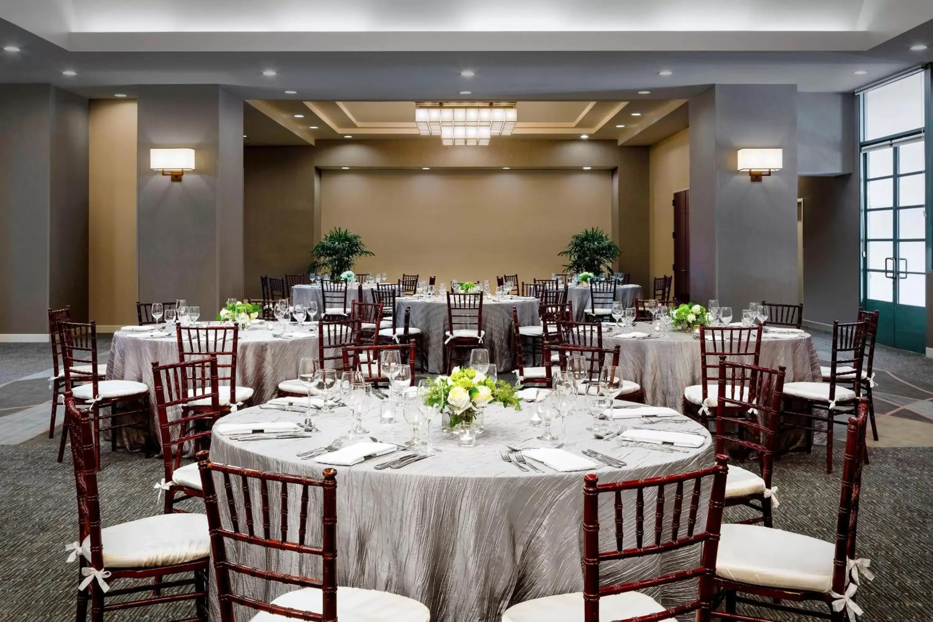 Meeting/conference room, Restaurant/Places to Eat in The Westin Long Beach