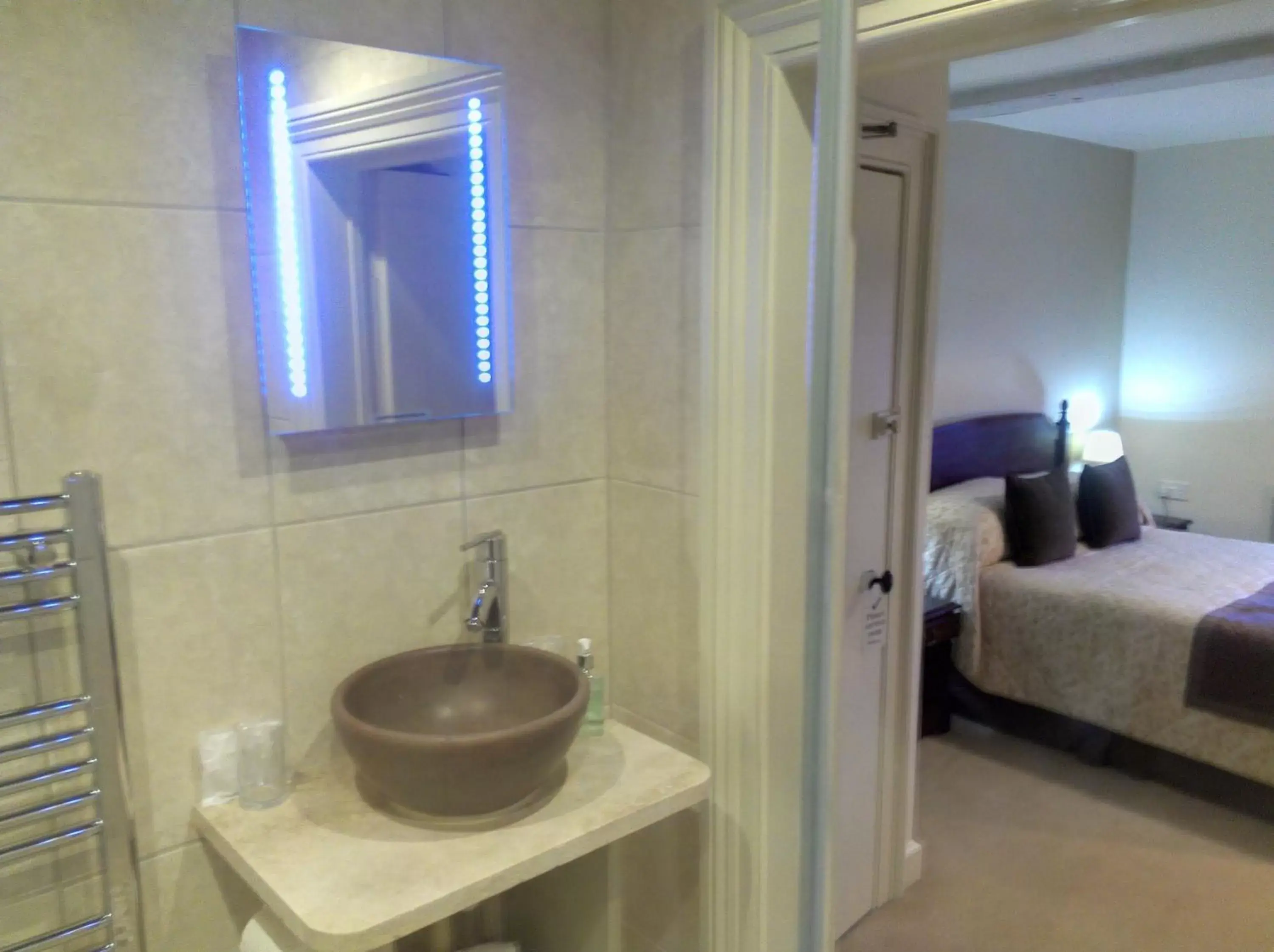 Bathroom in The Kings Head Hotel
