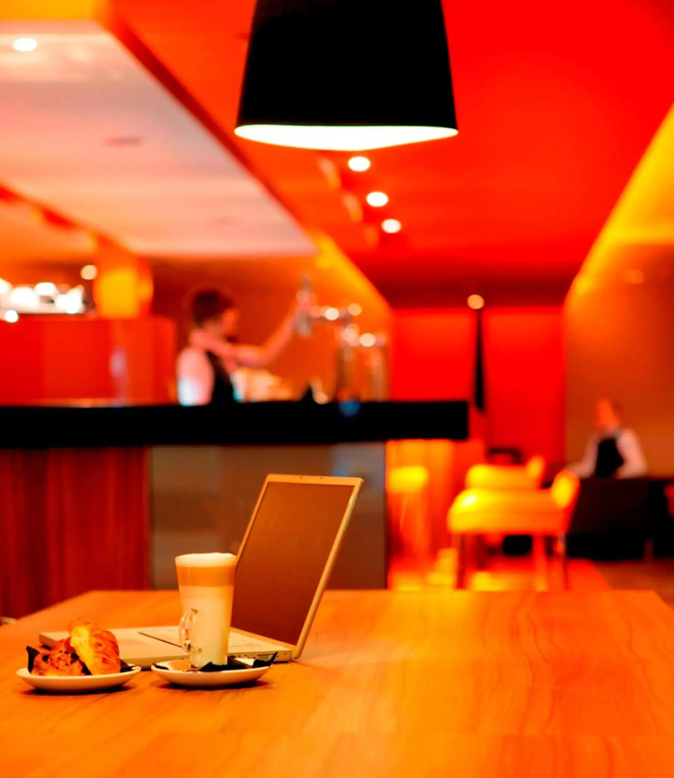 Lounge or bar, Restaurant/Places to Eat in Novotel London Waterloo