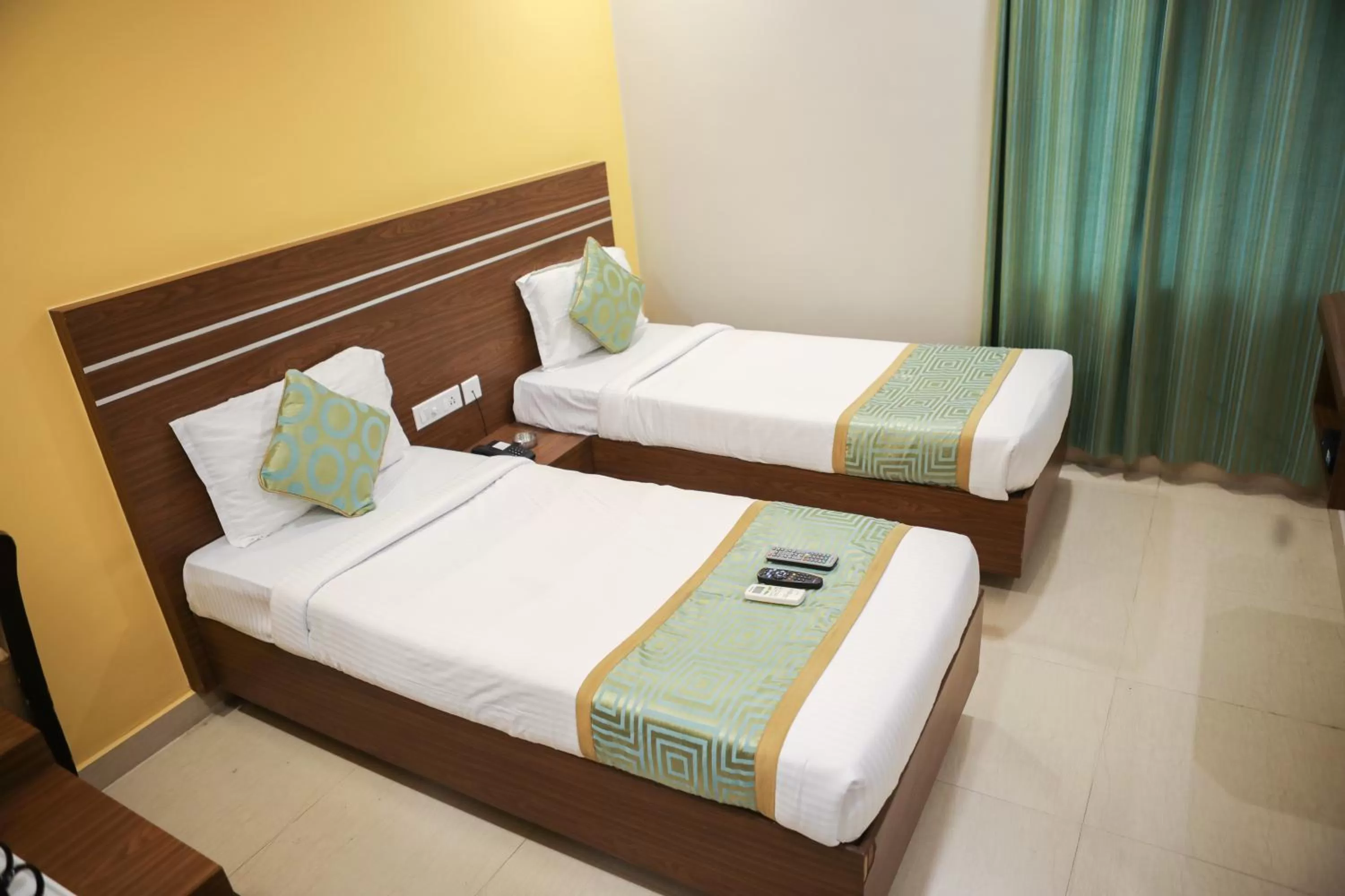 Bed in Hotel Golden Leaves