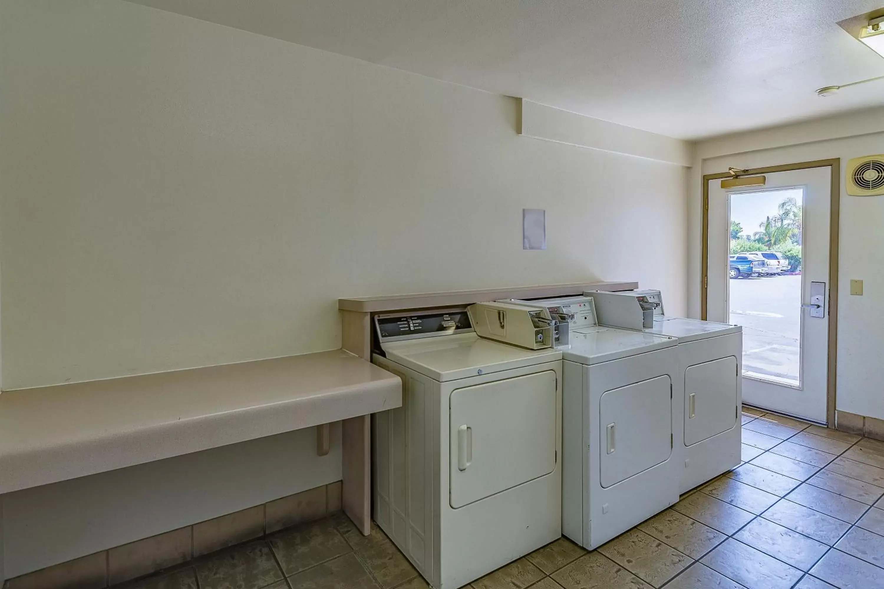 Area and facilities, Kitchen/Kitchenette in Motel 6-Fresno, CA - Yosemite Hwy