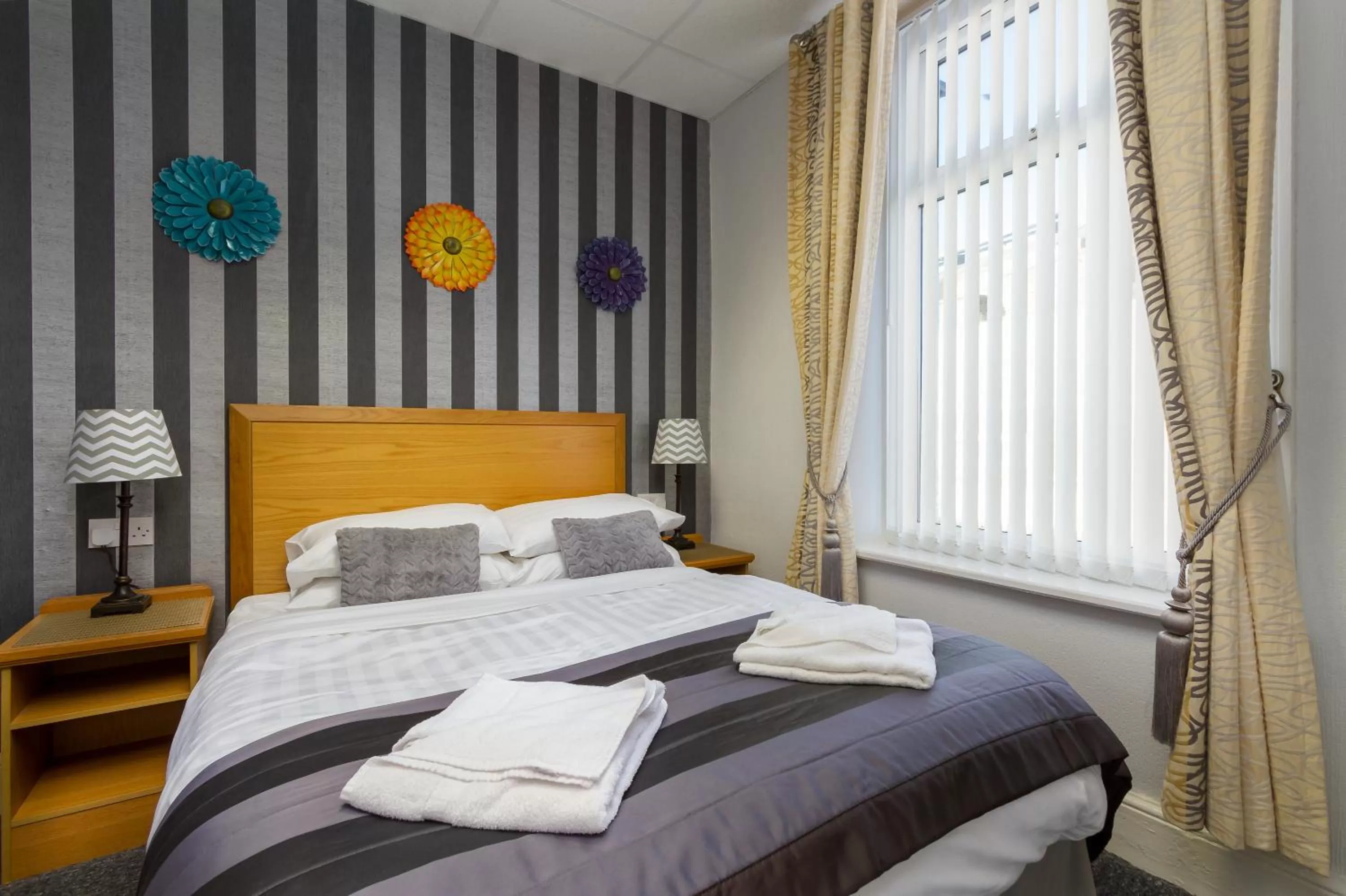 Bed in Adelaide Lodge - Town Centre - Opposite Winter Gardens