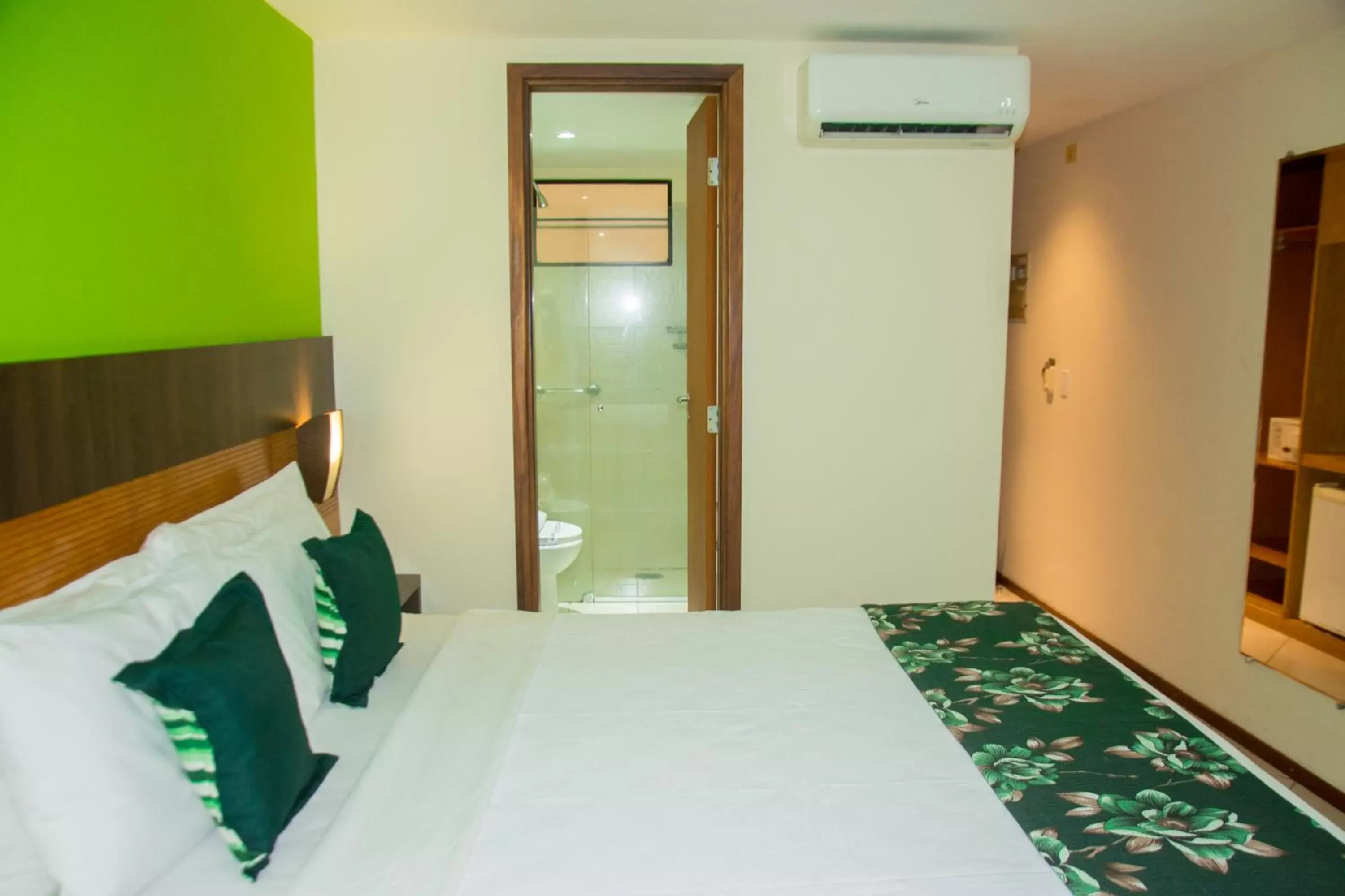 Bedroom, Bed in Quality Suites Natal