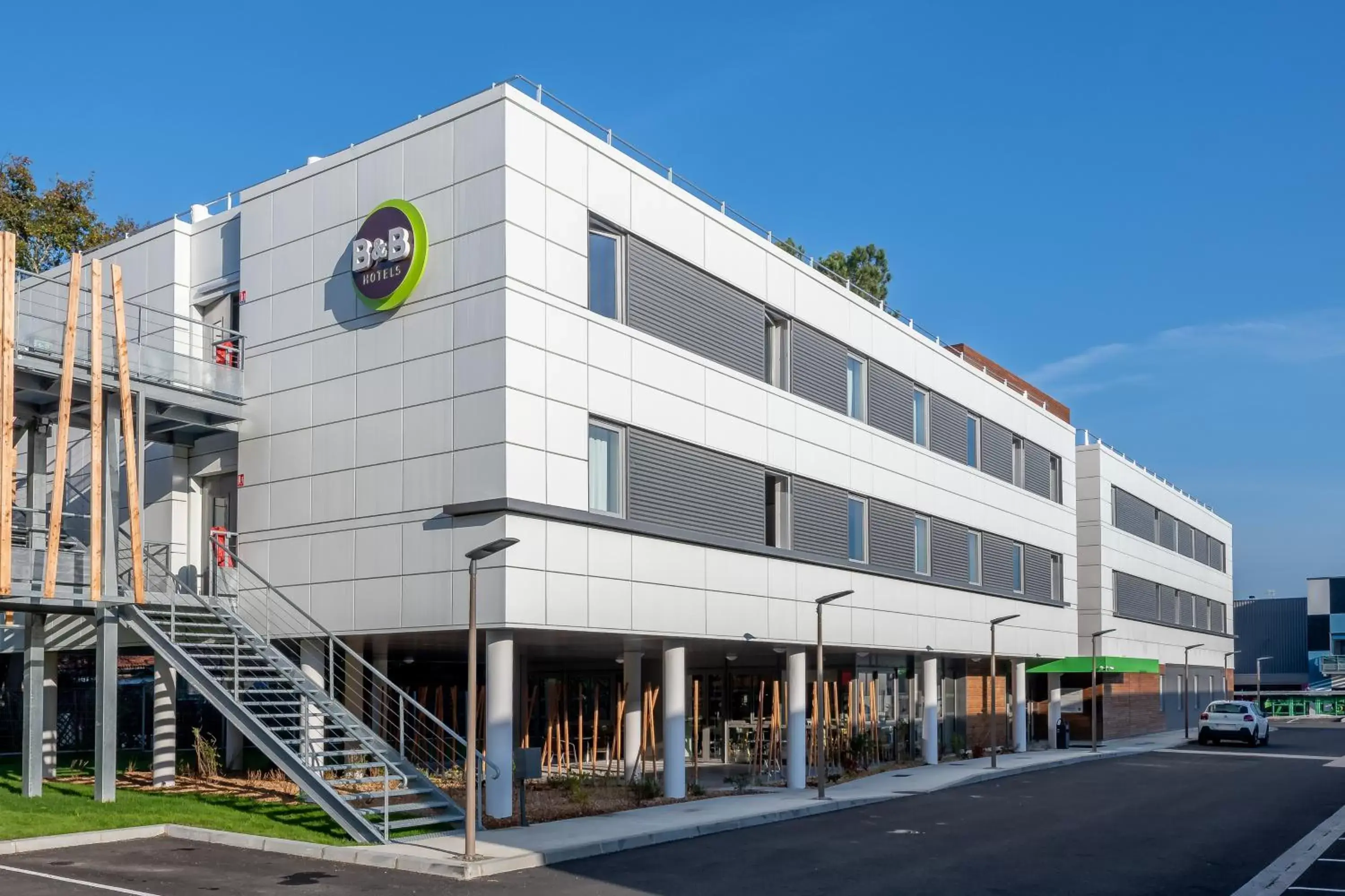 Facade/entrance, Property Building in B&B HOTEL Bordeaux Langon