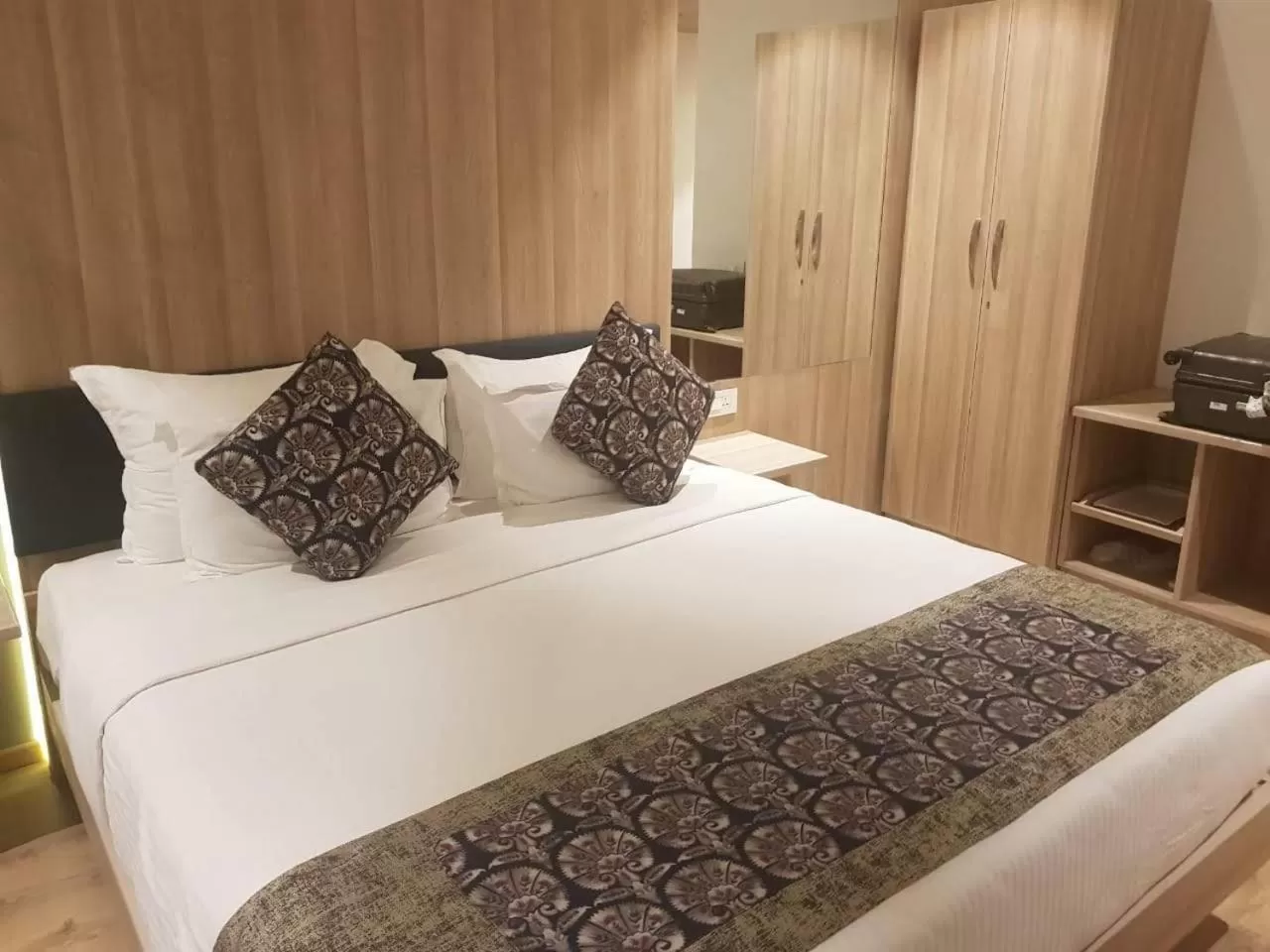 Bed in Centre Point Navi Mumbai