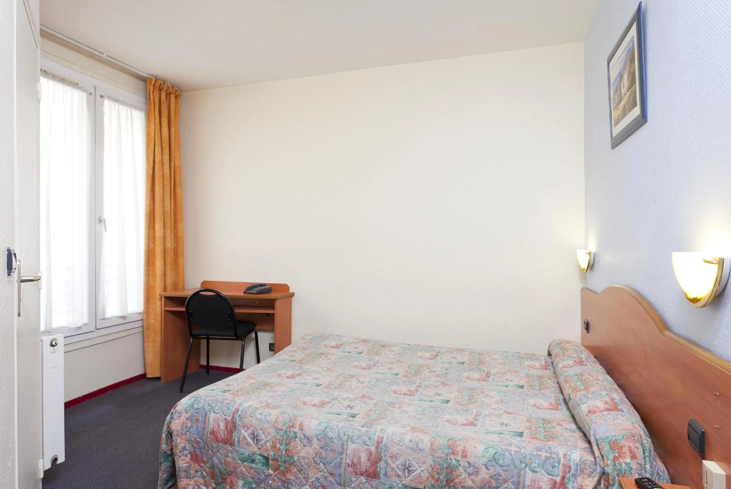 Day, Bed in Hotel Ferney République