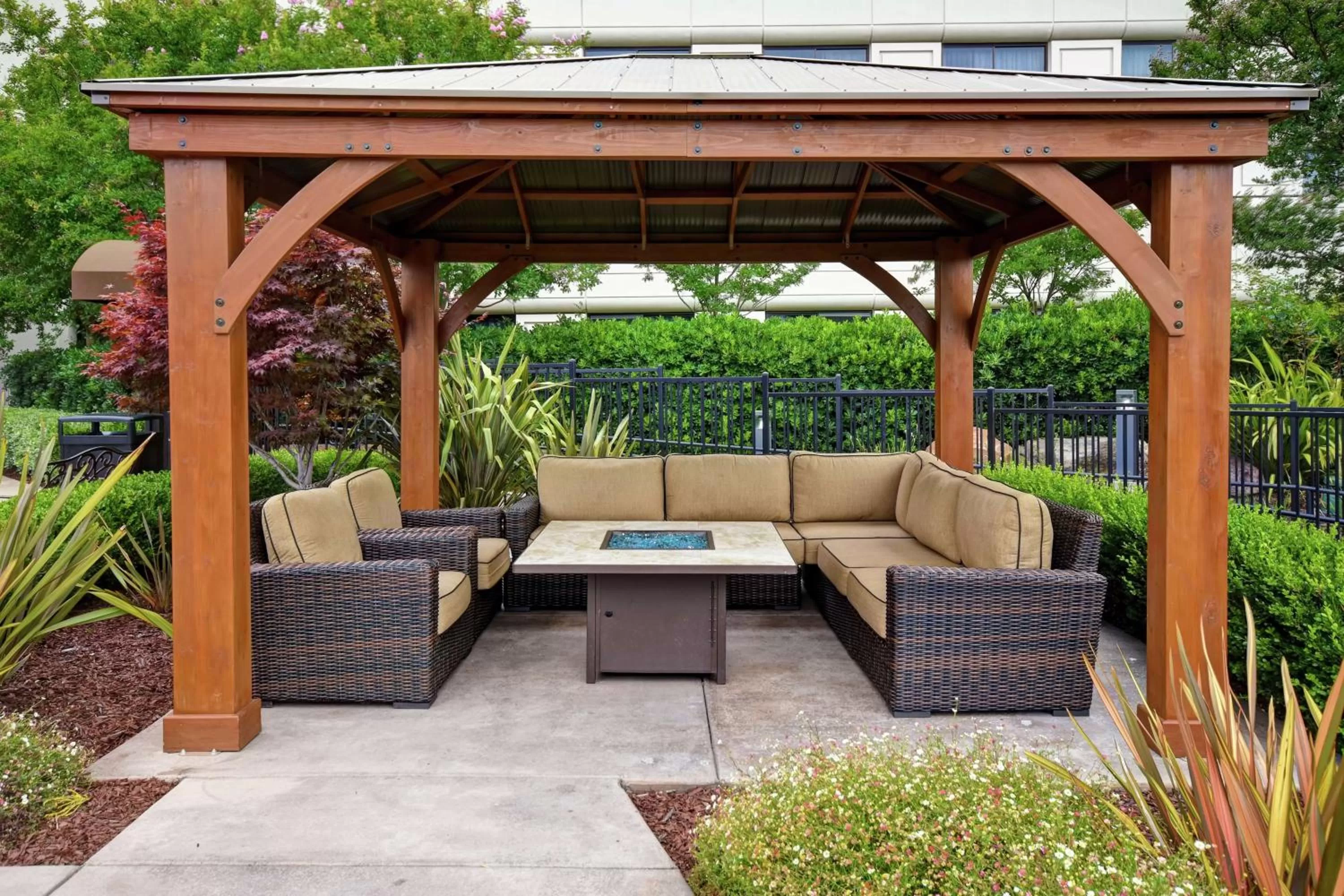 Patio in DoubleTree by Hilton Pleasanton at The Club