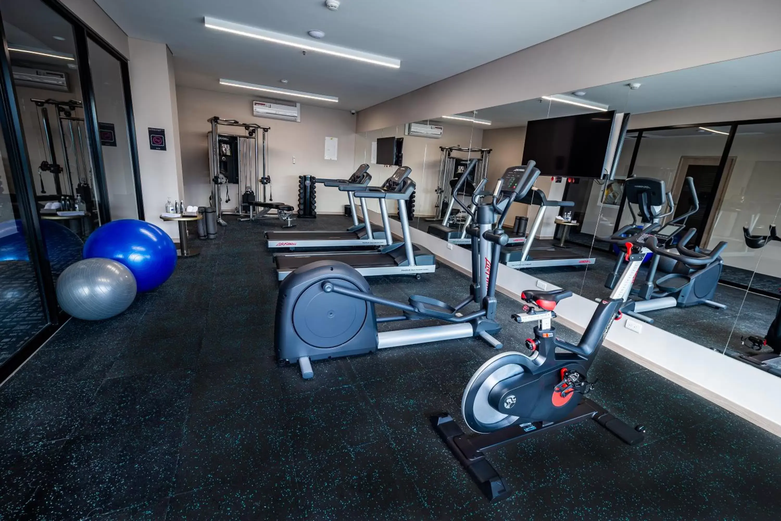 Fitness centre/facilities, Fitness Center/Facilities in Hotel York Luxury Suites Medellin by Preferred