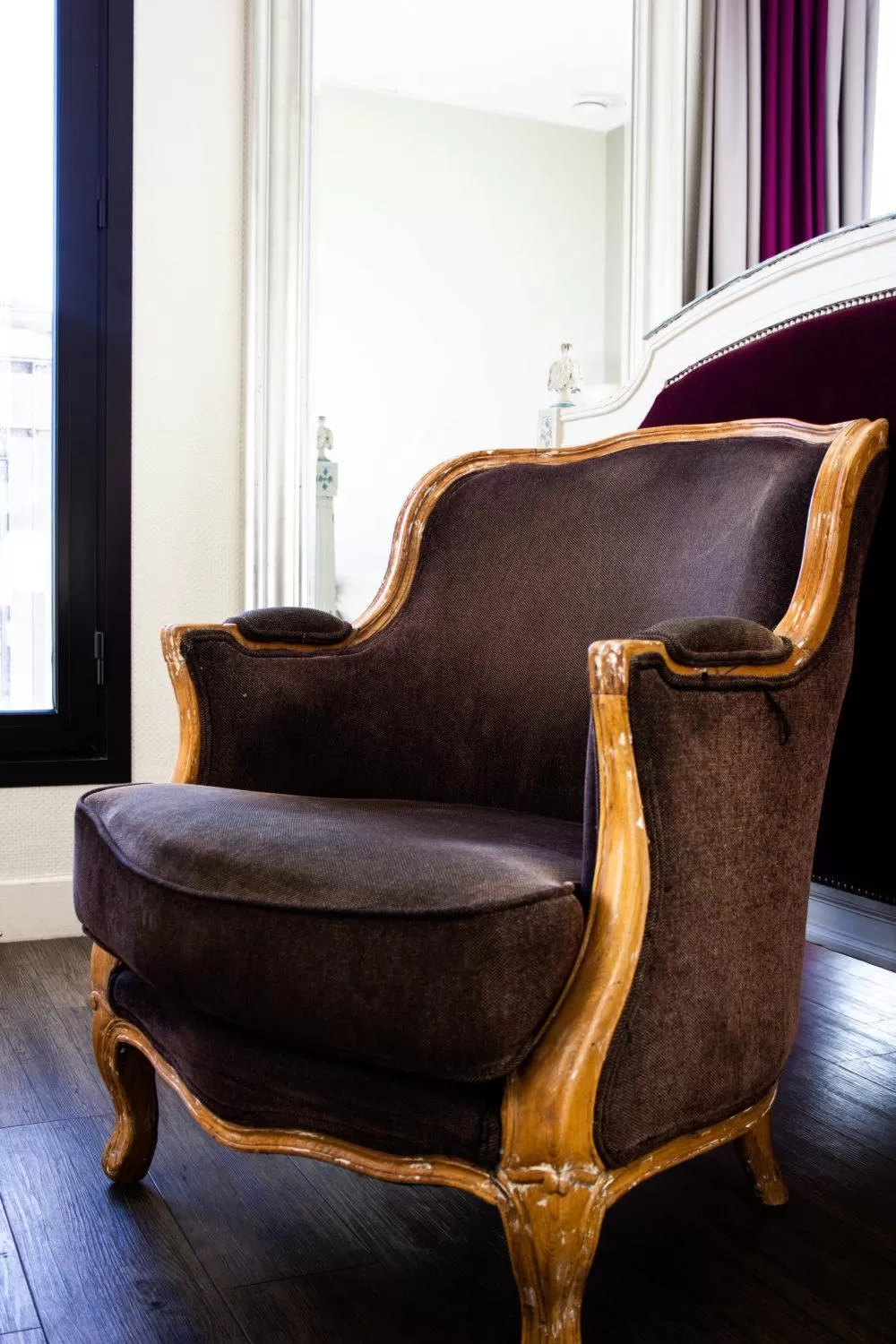 Decorative detail in Hôtel de France