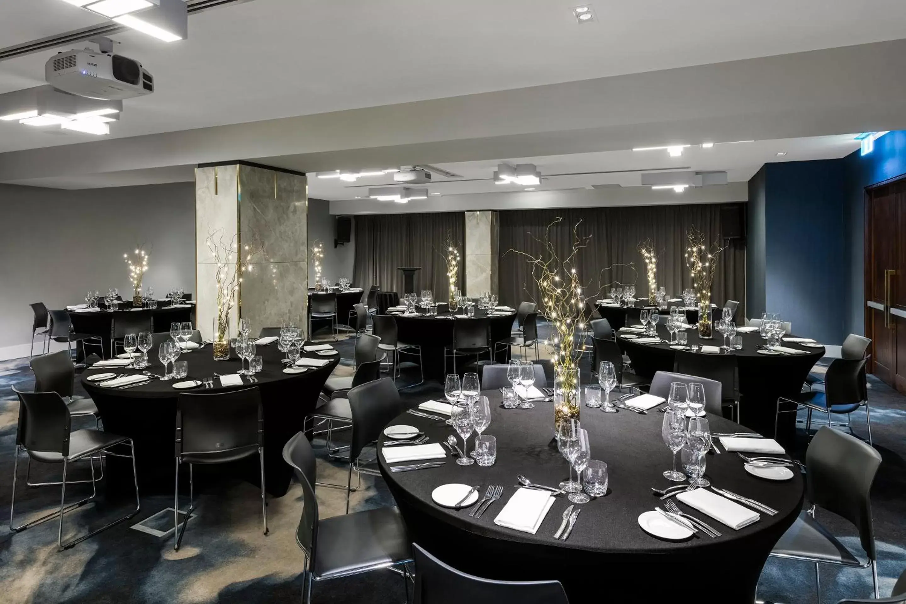 Meeting/conference room, Restaurant/Places to Eat in Crowne Plaza Christchurch, an IHG Hotel