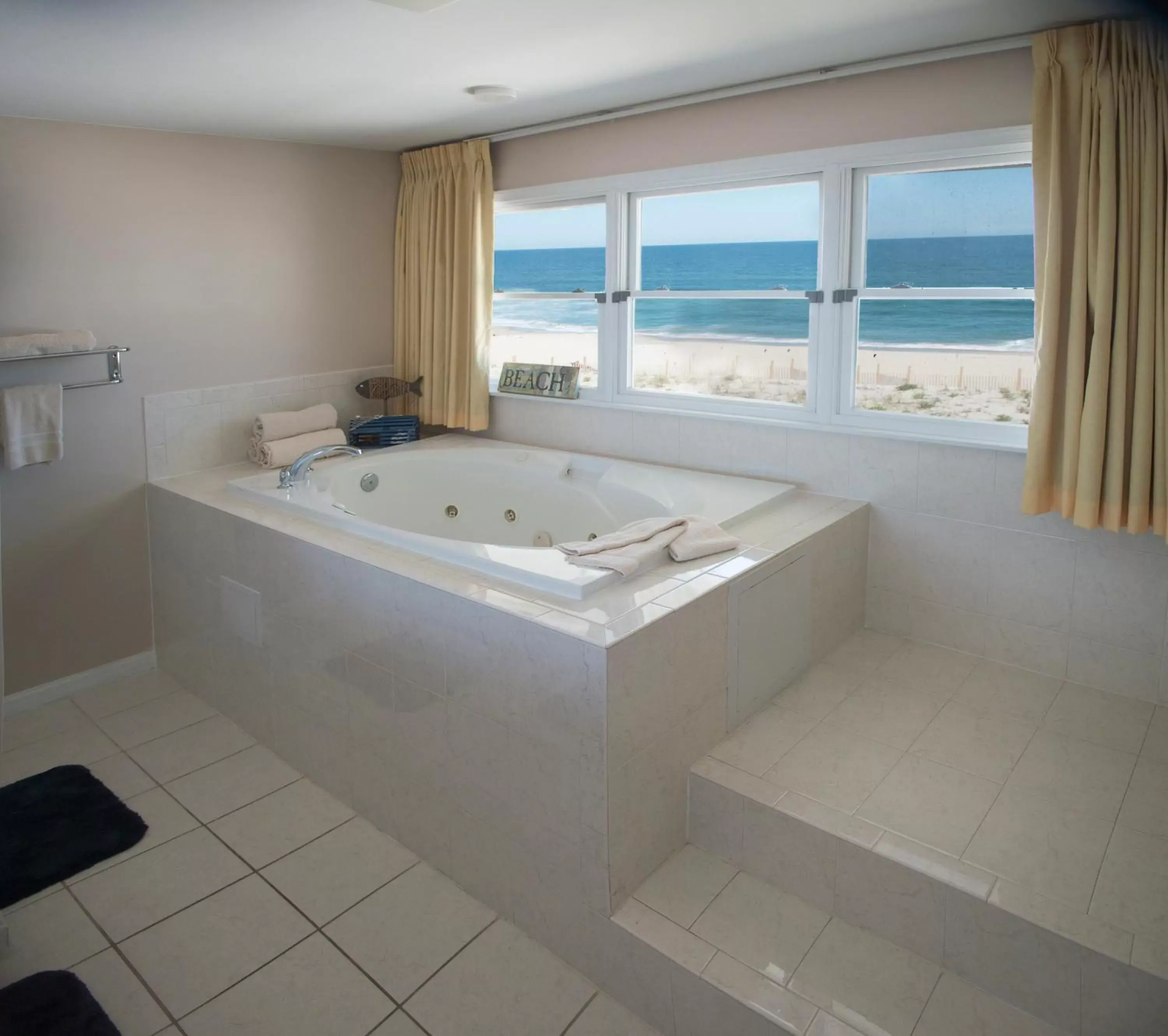 Bathroom in Drifting Sands Oceanfront Hotel