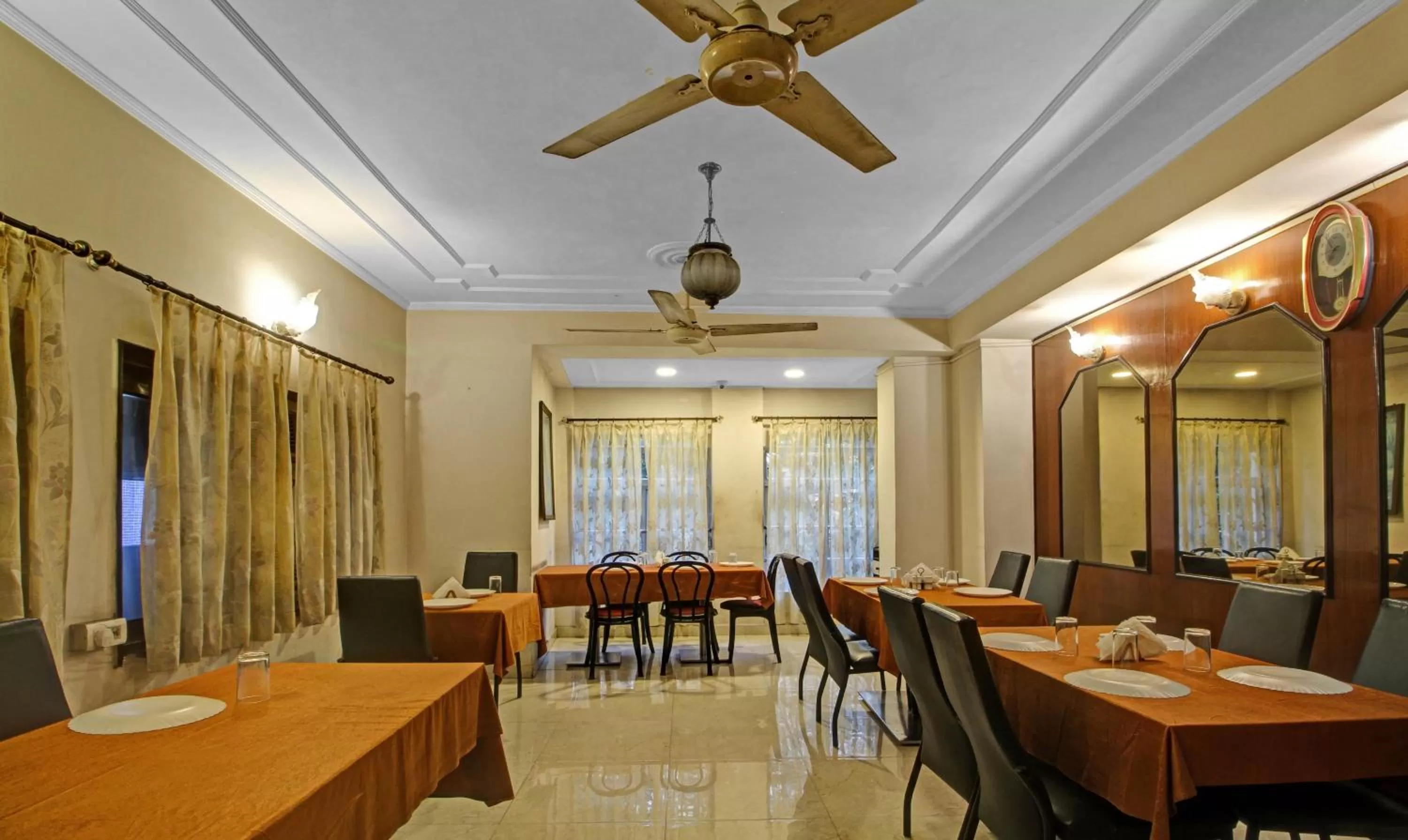 Breakfast in Treebo Mira Inn, Camac Street