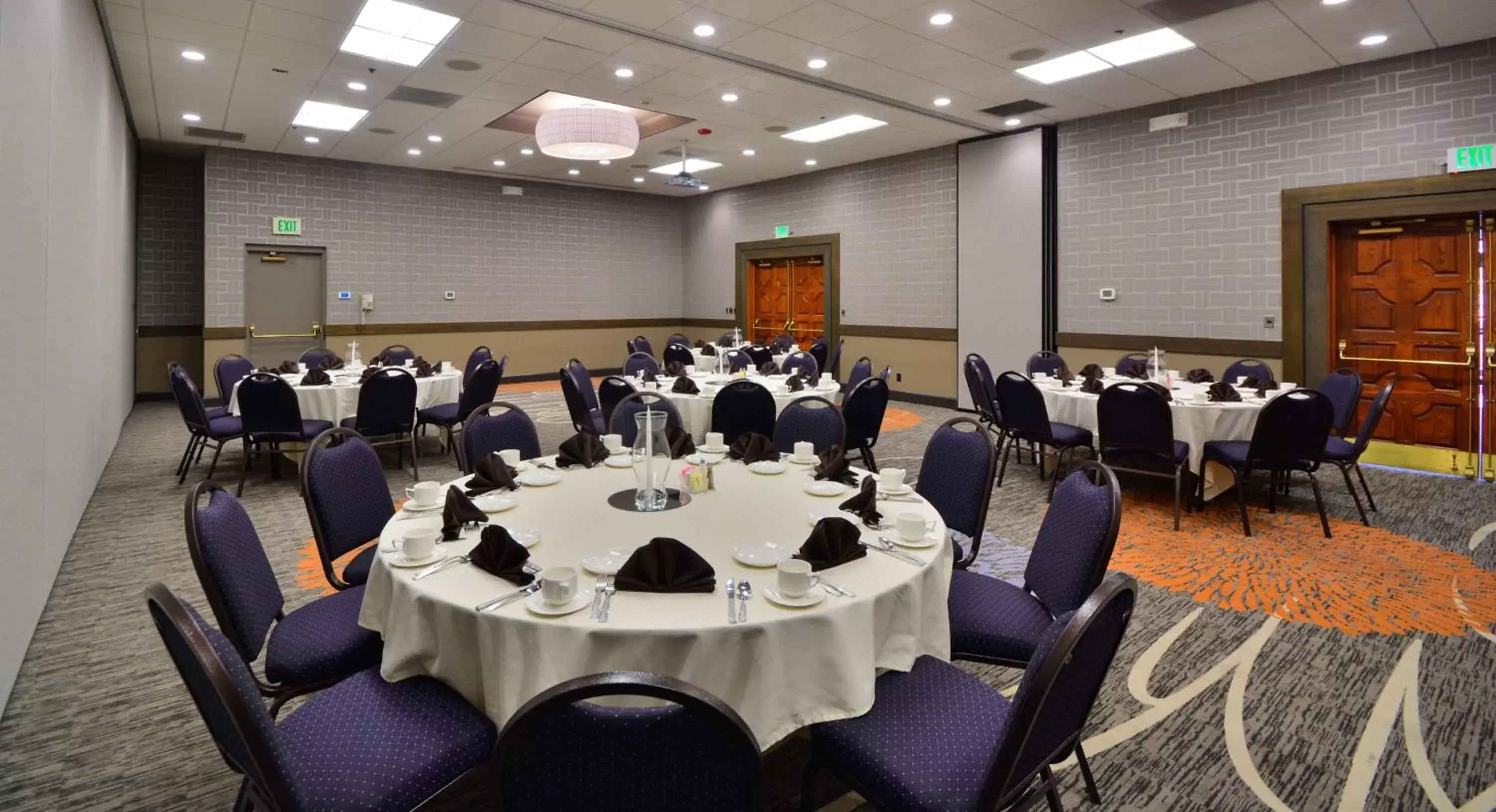 Meeting/conference room, Restaurant/Places to Eat in Embassy Suites by Hilton Denver Central Park