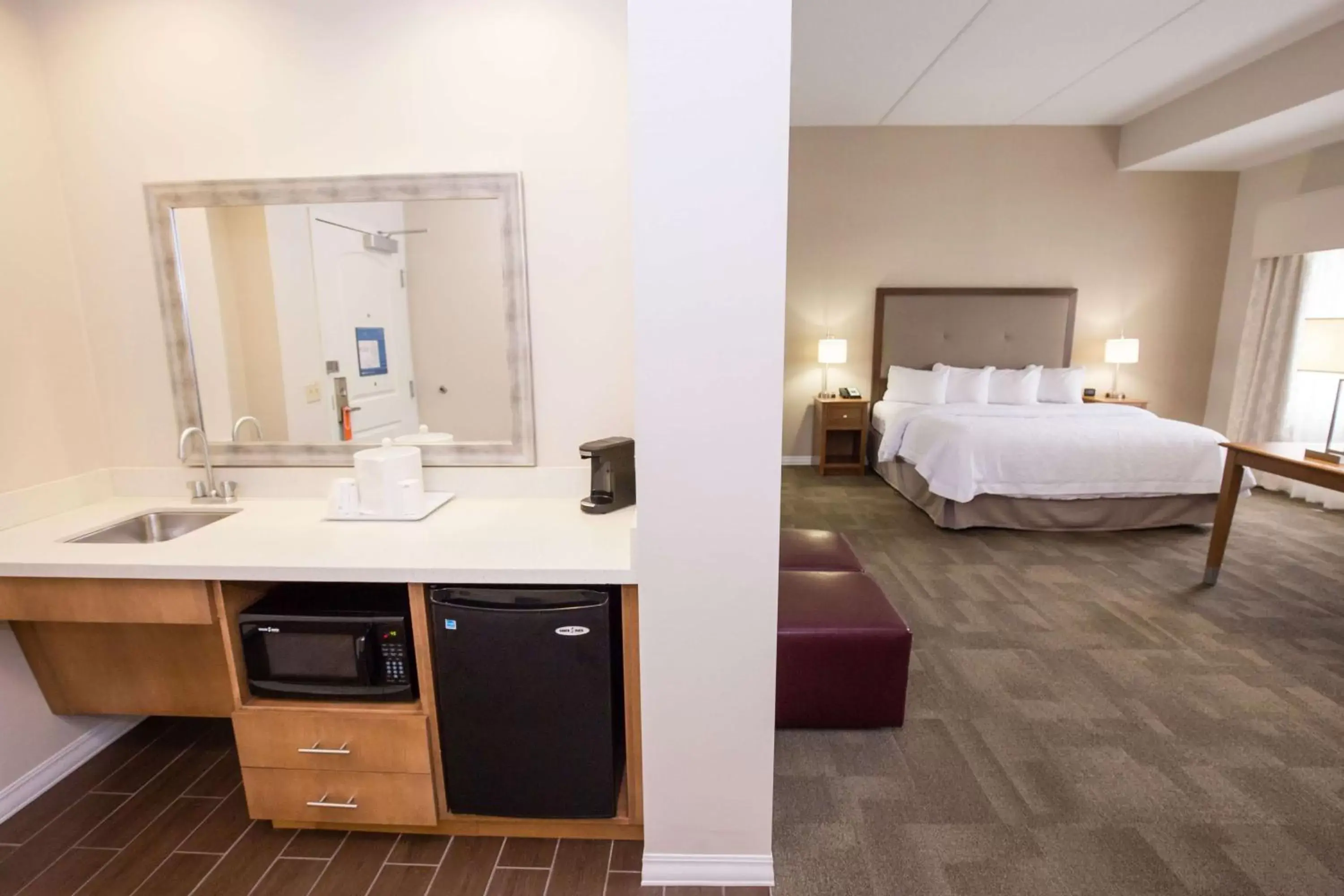 Kitchen or kitchenette in Hampton Inn & Suites - Pittsburgh/Harmarville, PA