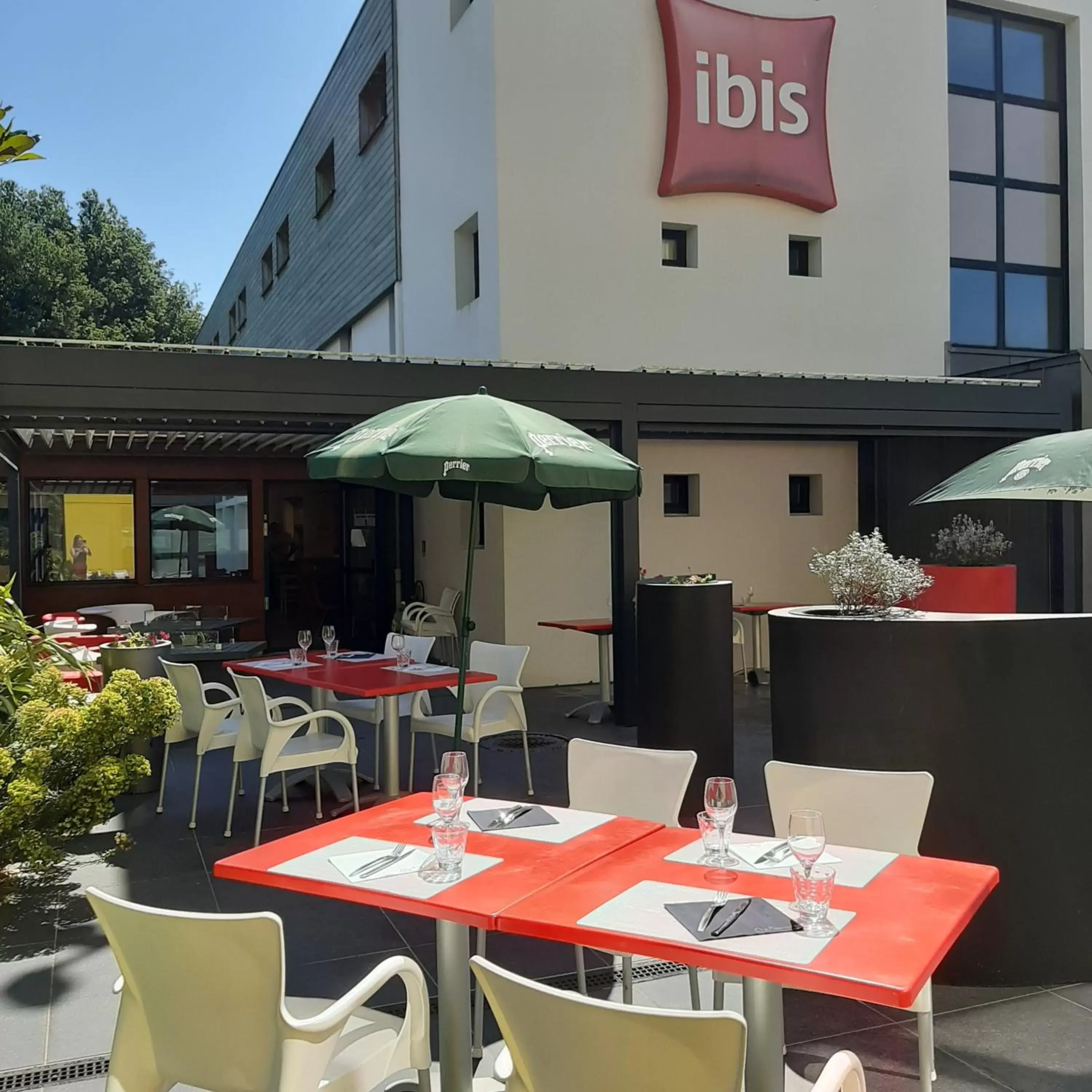 Balcony/Terrace, Restaurant/Places to Eat in ibis Rennes Beaulieu