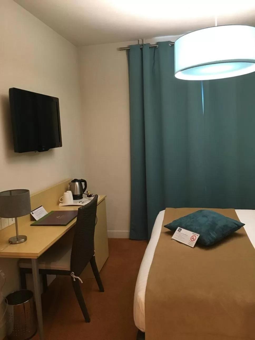 Bed in Best Western Le Vinci Loire Valley