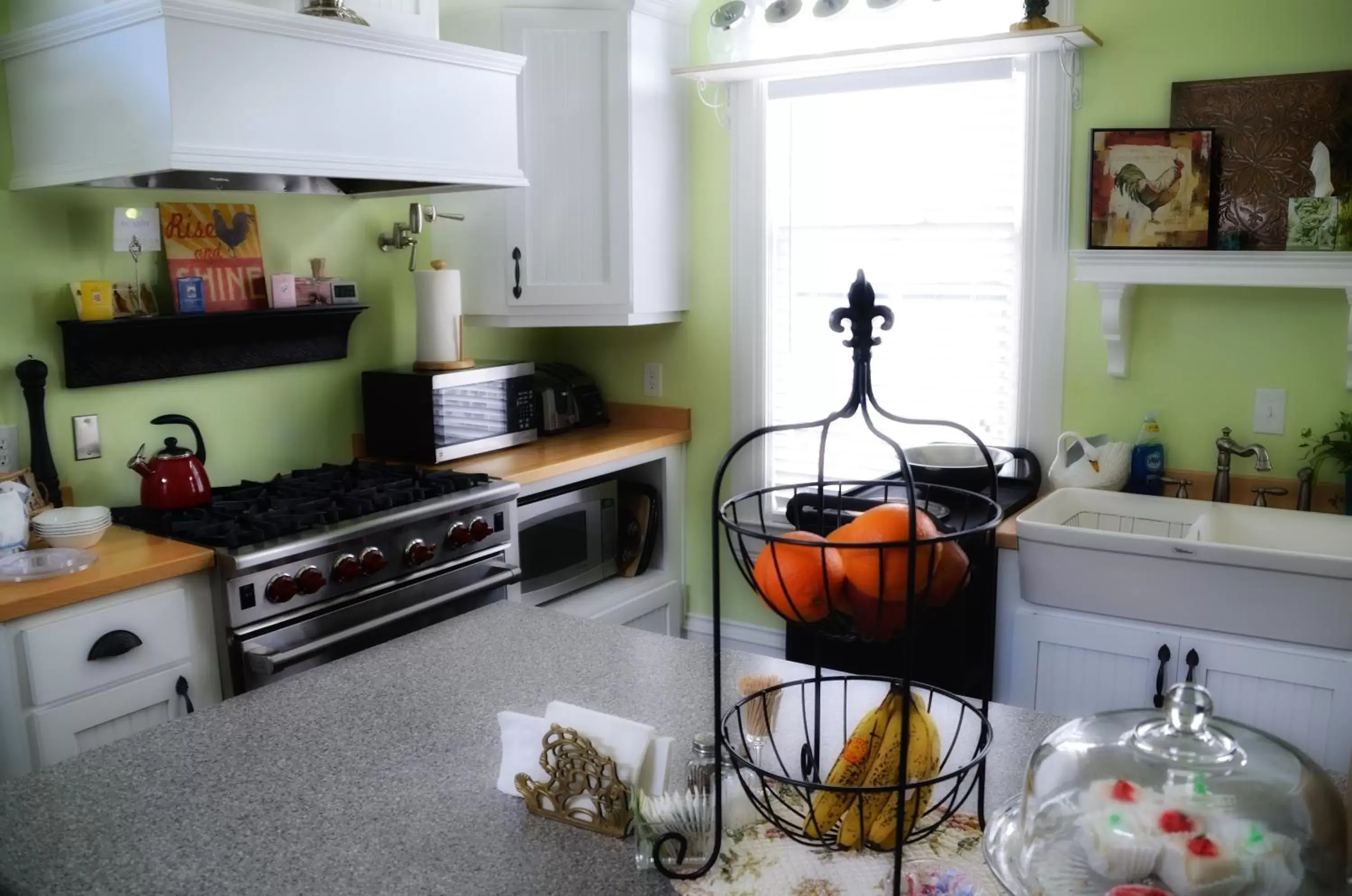 Kitchen or kitchenette, Kitchen/Kitchenette in Grand Magnolia Ballroom & Suites