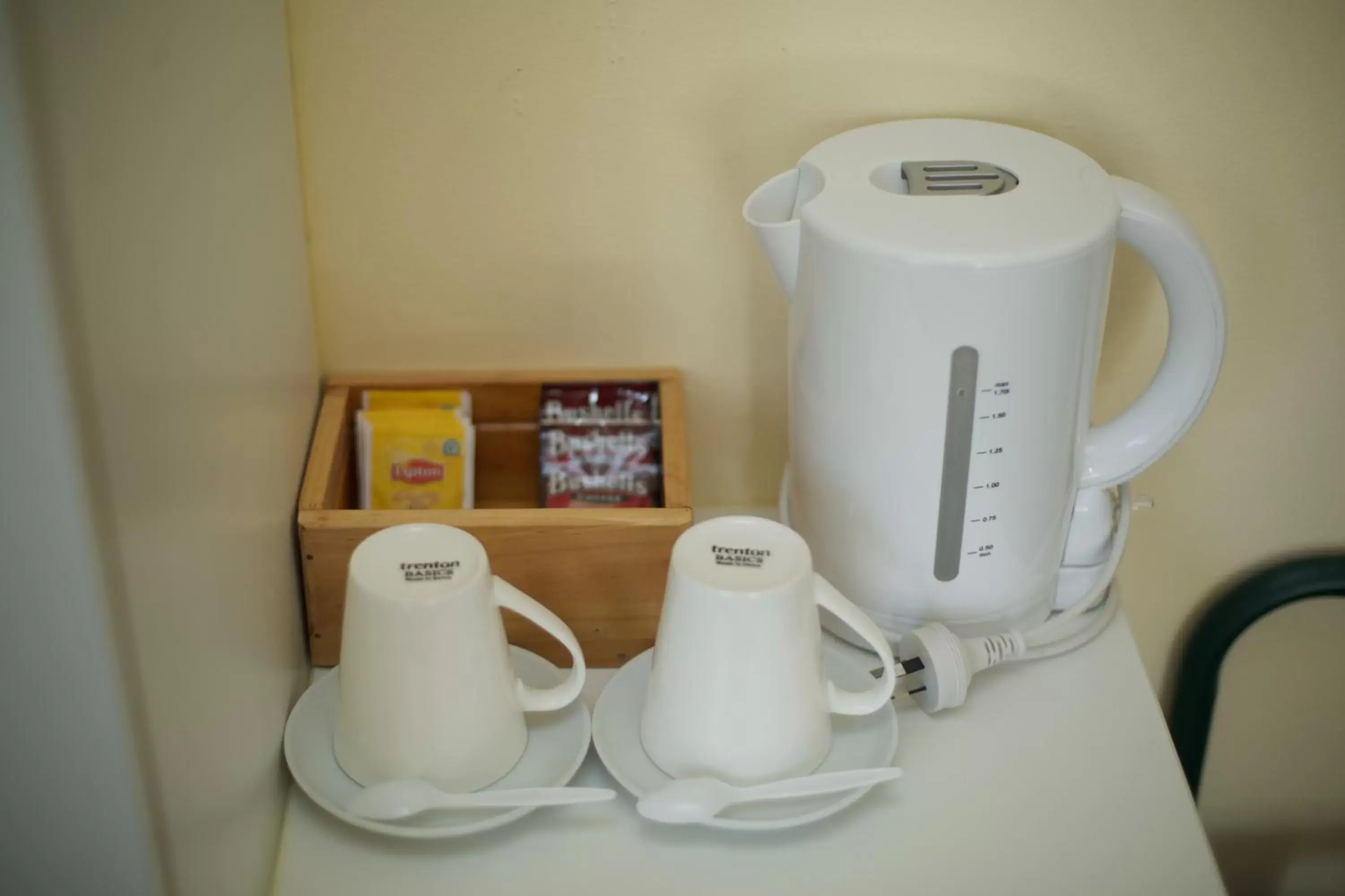 Coffee/Tea Facilities in Brisbane Manor