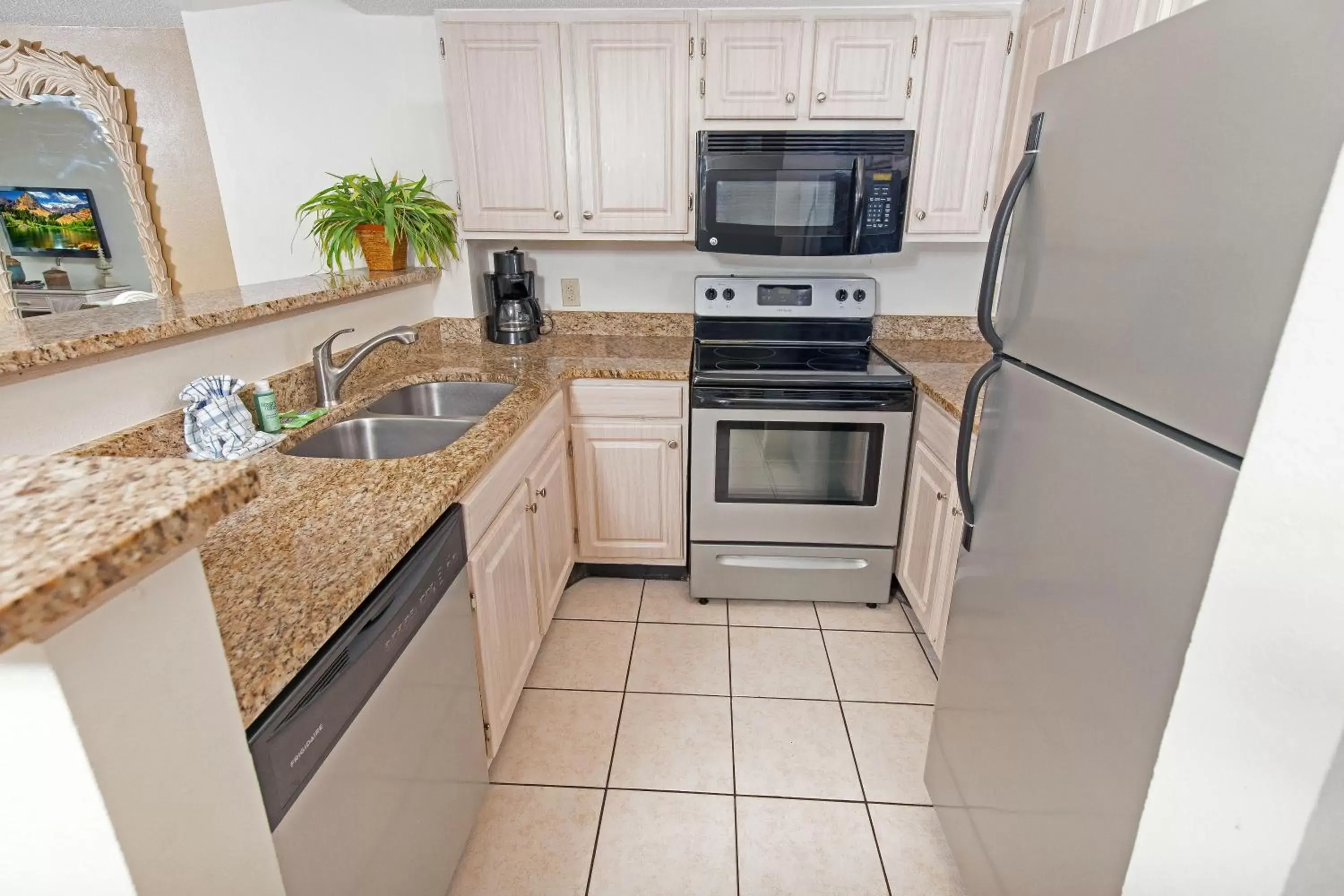 Kitchen or kitchenette, Kitchen/Kitchenette in Beach Vacation Condos South