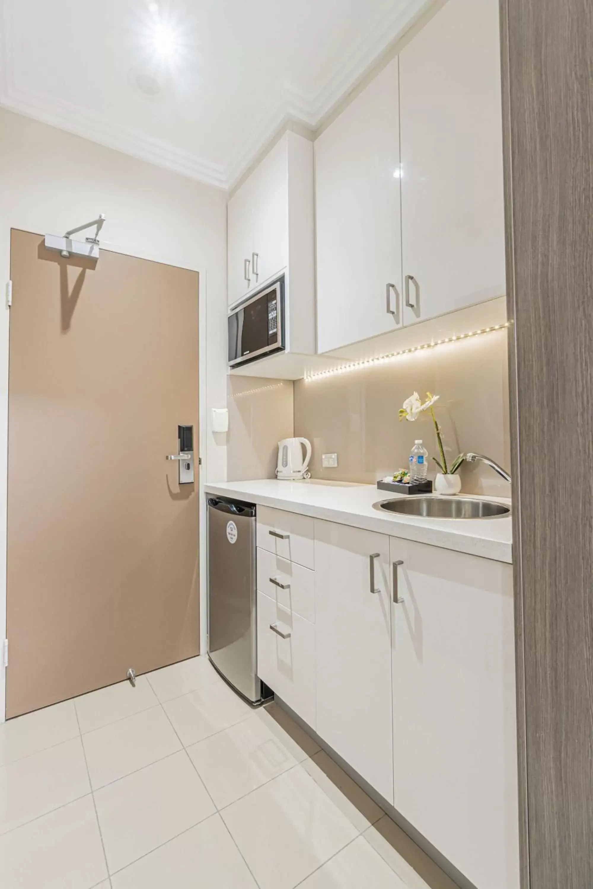 Kitchen or kitchenette, Kitchen/Kitchenette in Best Western Plus Camperdown Suites