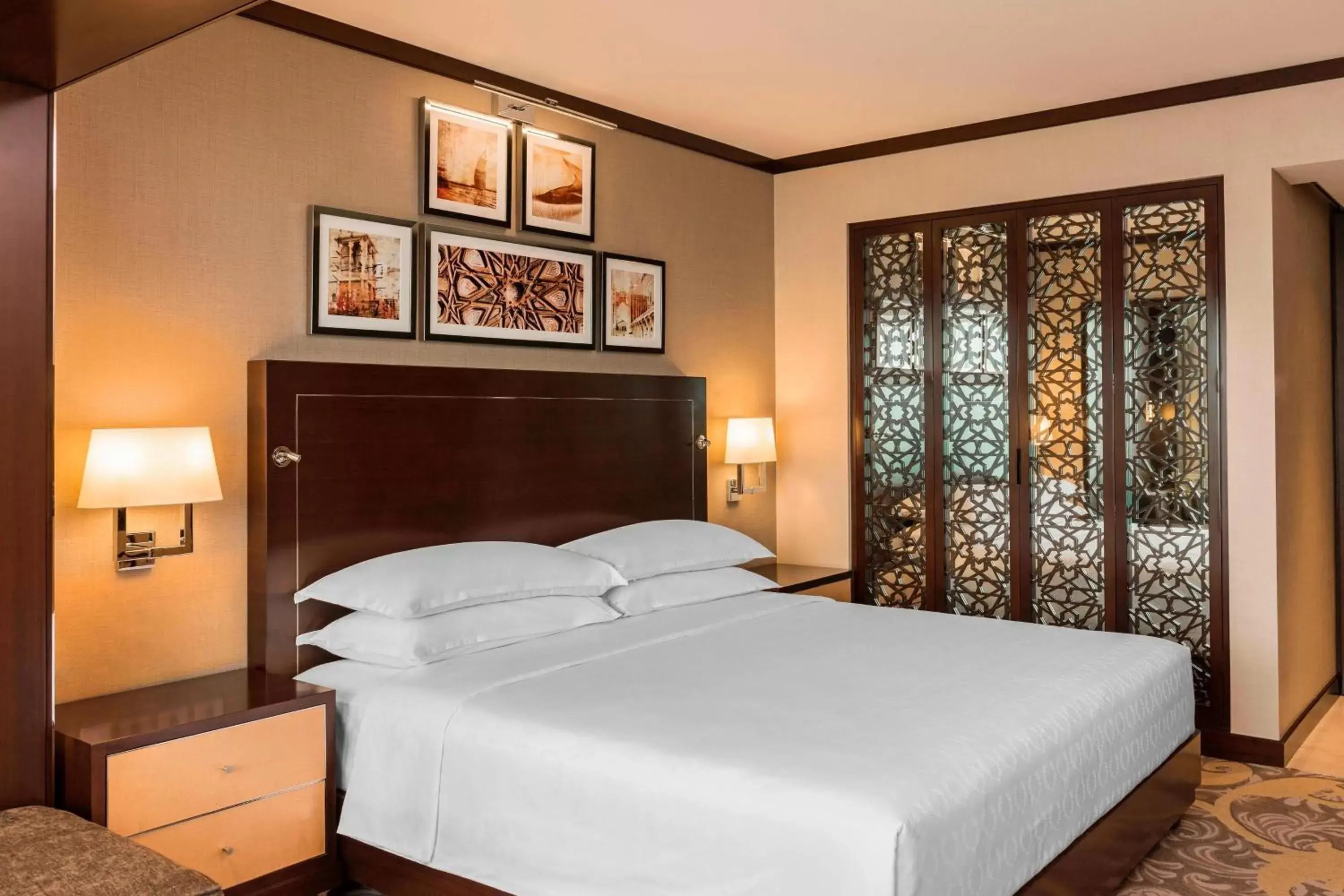 Photo of the whole room, Bed in Sheraton Dubai Creek Hotel & Towers