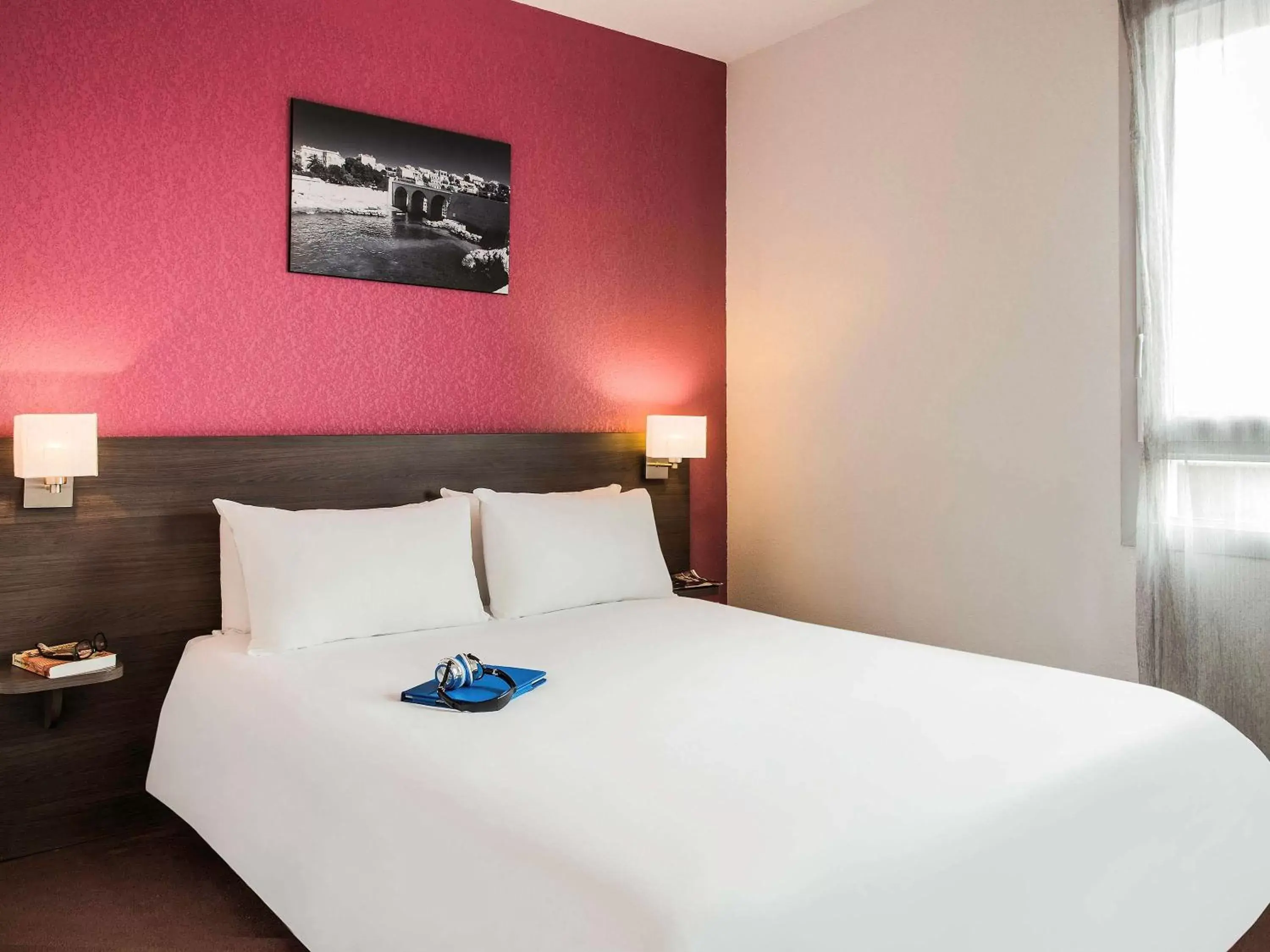 Photo of the whole room, Bed in Aparthotel Adagio Access Marseille Saint Charles