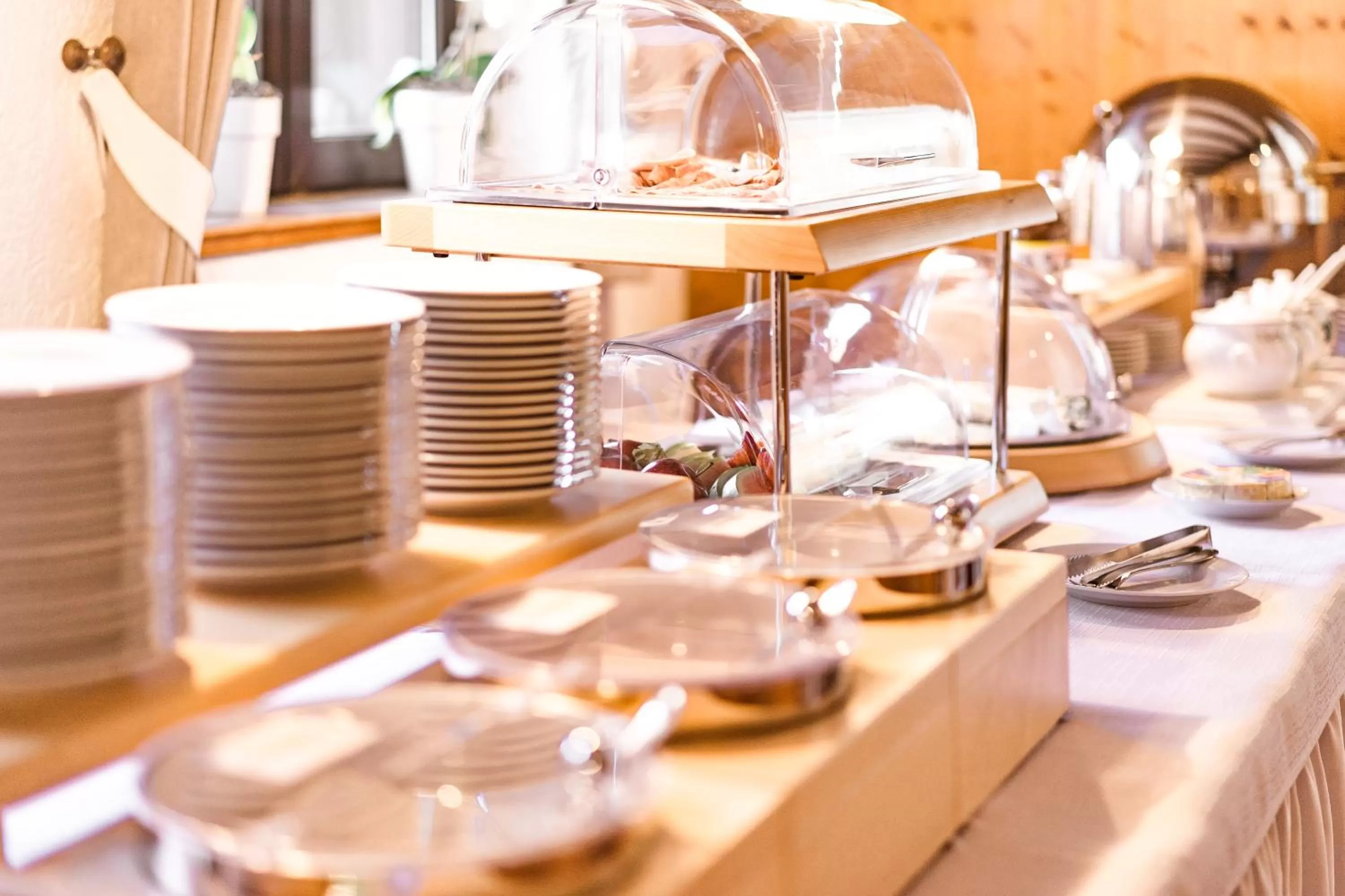 Buffet breakfast in Hotel Frauensteiner Hof