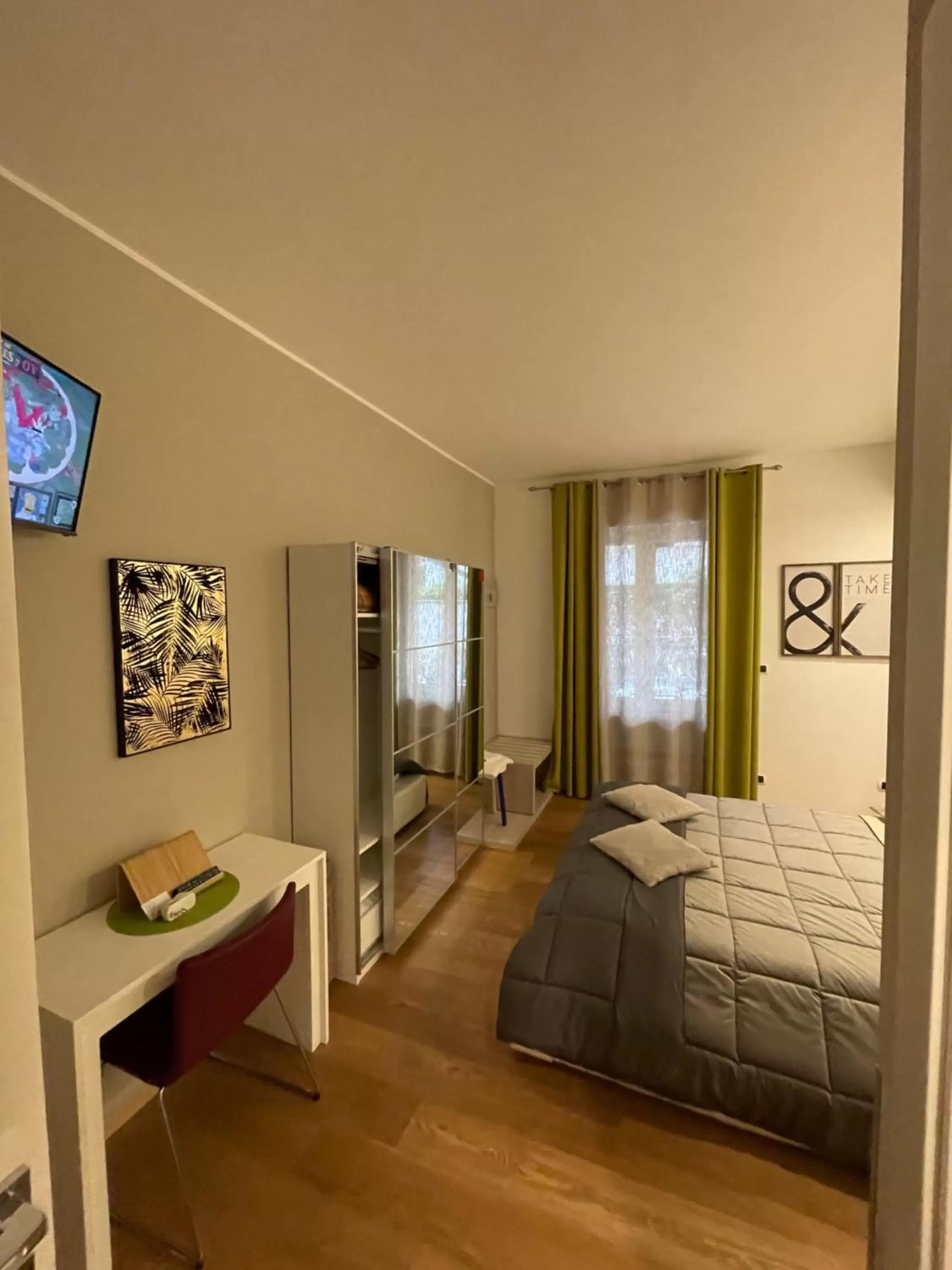 Bed in Smart House Rental Rooms FREE PARKING