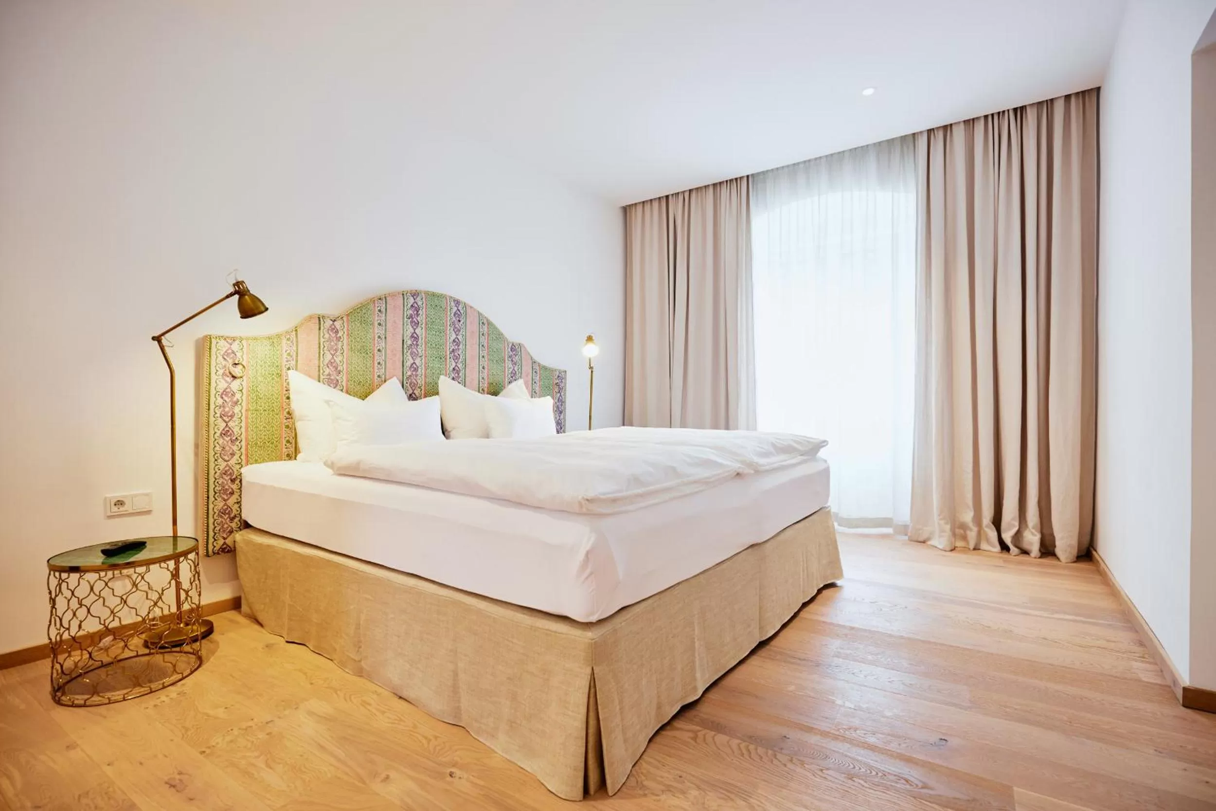 Bed in Boutiquehotel Zum Goldenen Hirschen