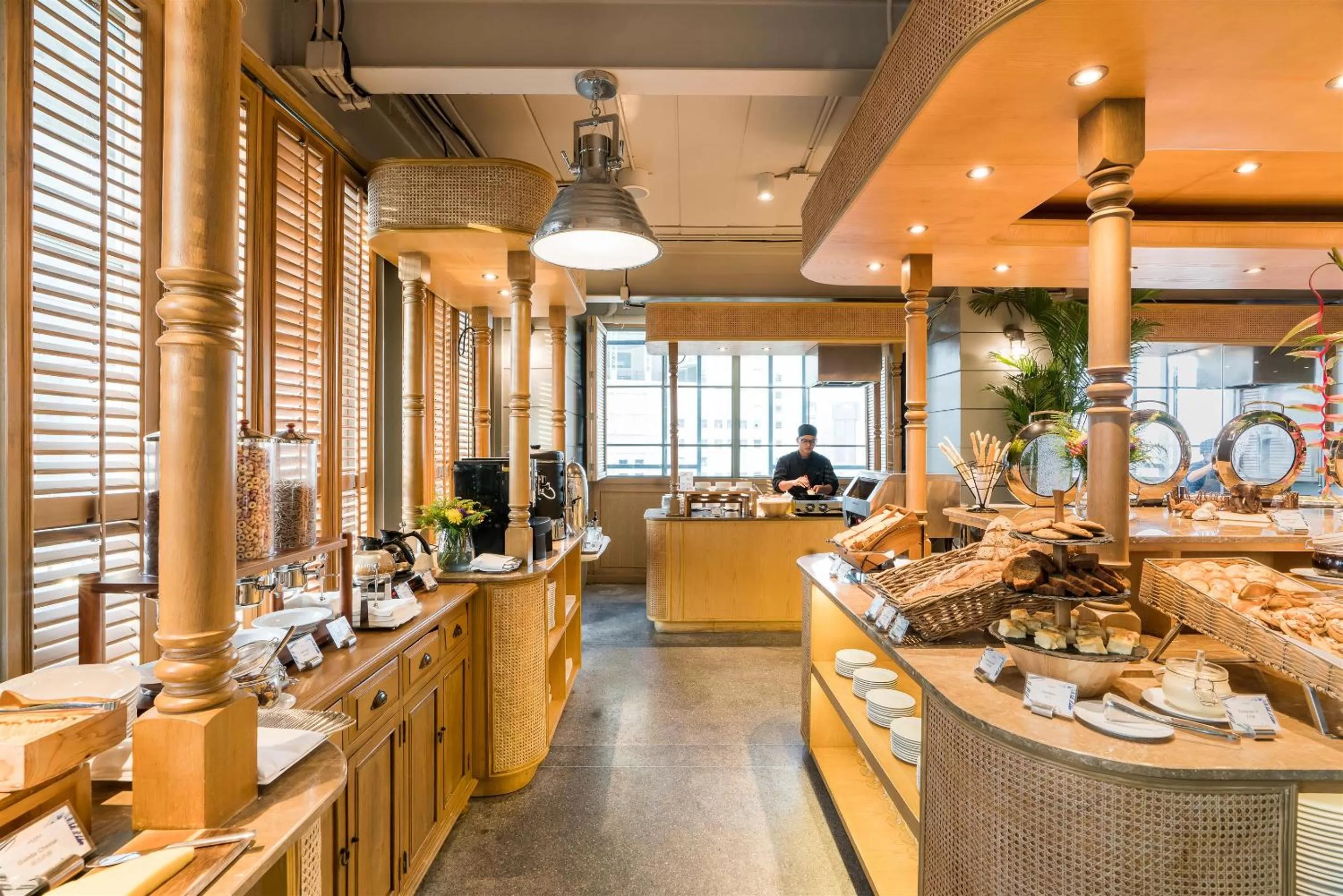 Restaurant/places to eat in Akara Hotel