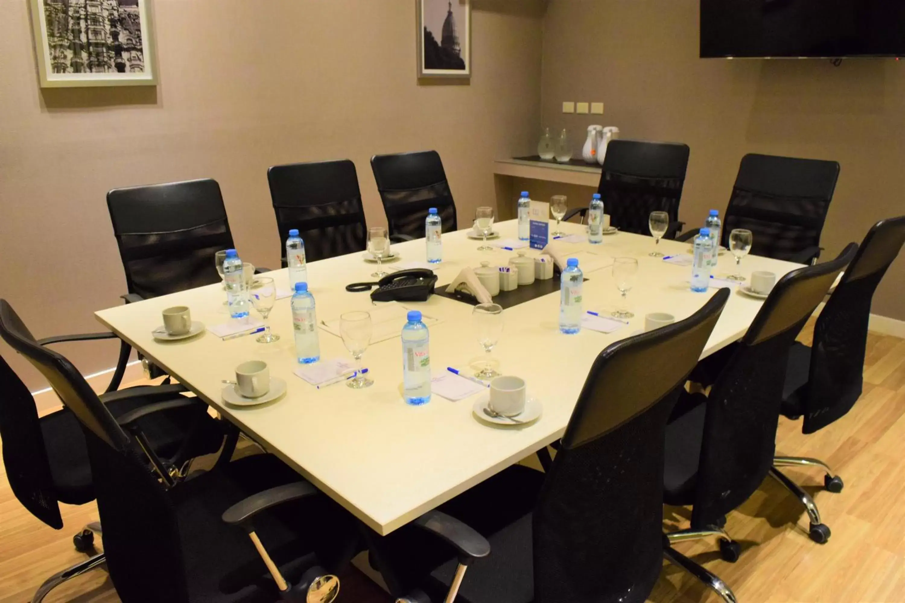 Property building in Howard Johnson Plaza by Wyndham Buenos Aires Florida Street Property building in Howard Johnson Plaza by Wyndham Buenos Aires Florida Street