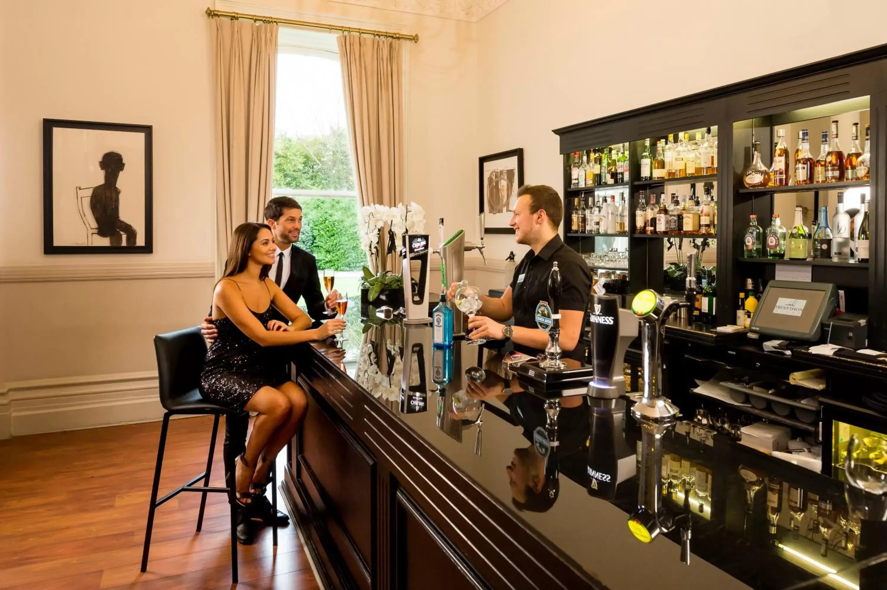 Lounge or bar in Wyndham Trenython Manor