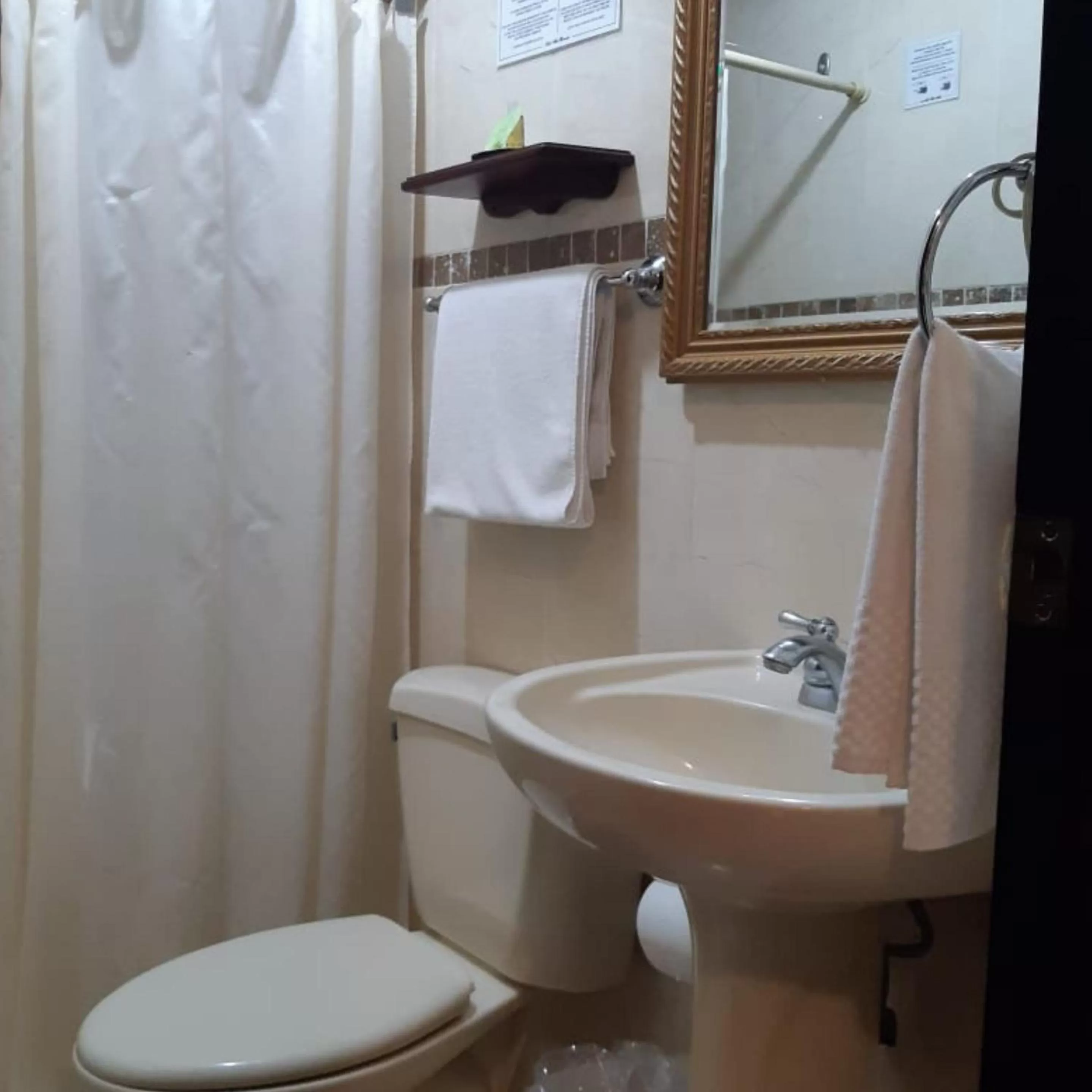 Bathroom in Hotel Villa Florencia Zona Rosa