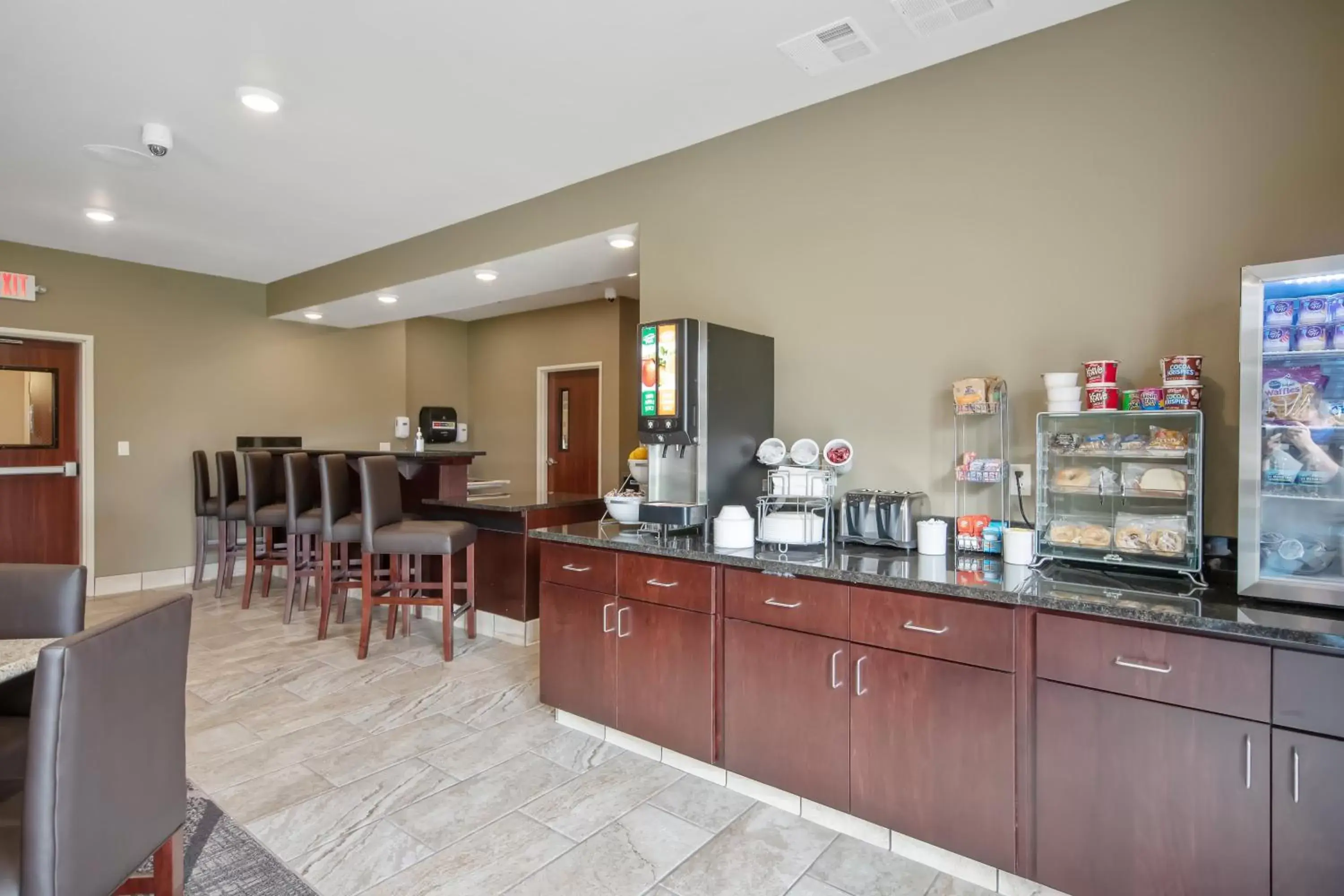 Lounge or bar, Restaurant/Places to Eat in Cobblestone Hotel & Suites - Austin
