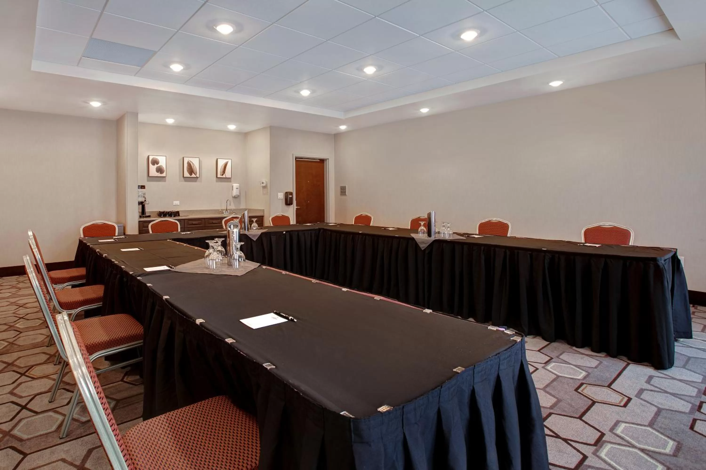 Ramada by Wyndham St Paul AB