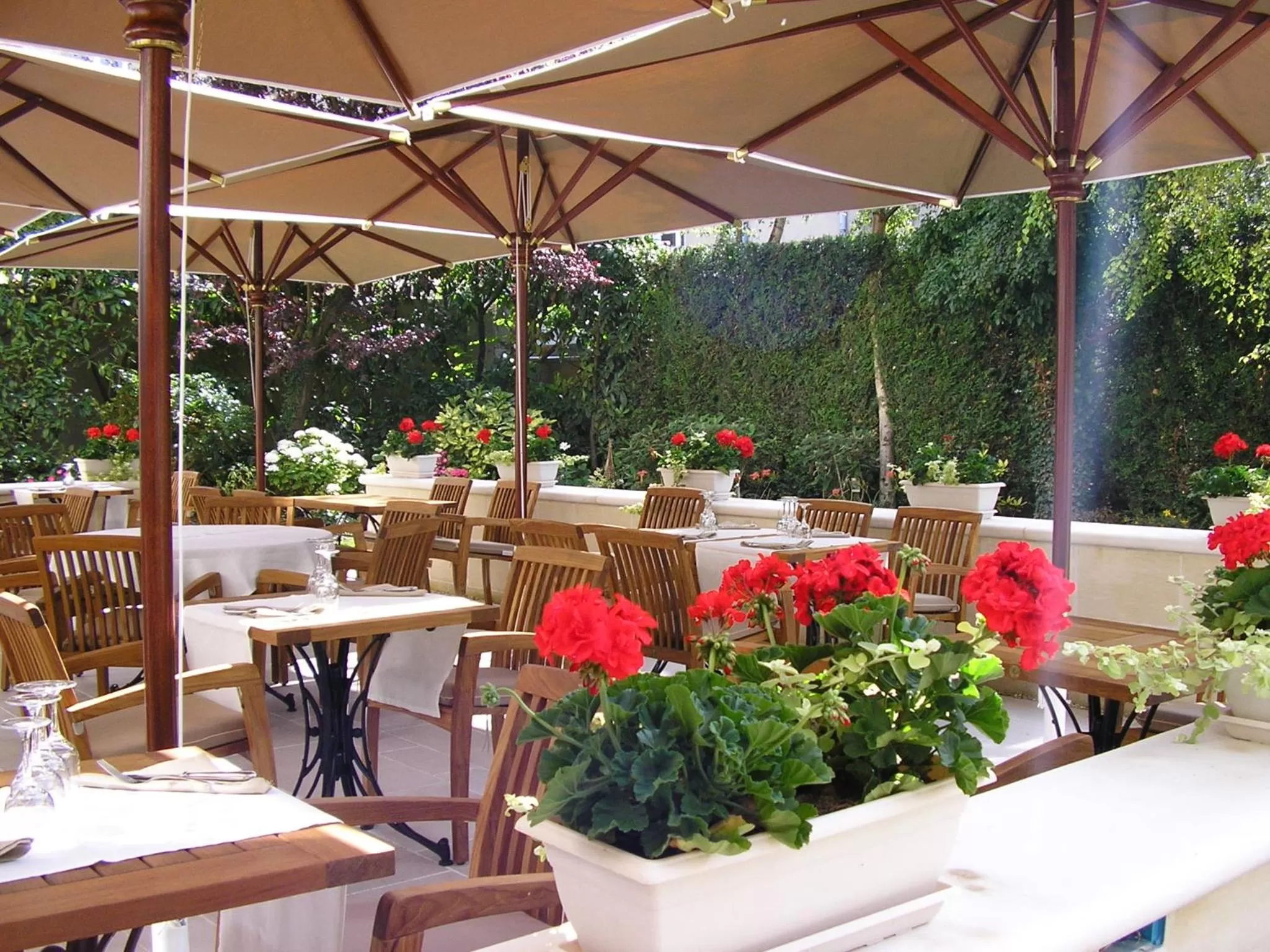 Property building in Logis Hôtel Les Airelles Neufchâtel En Bray