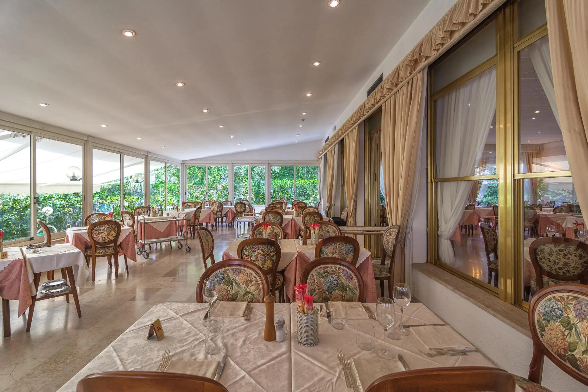 Restaurant/places to eat in Hotel Verdemare