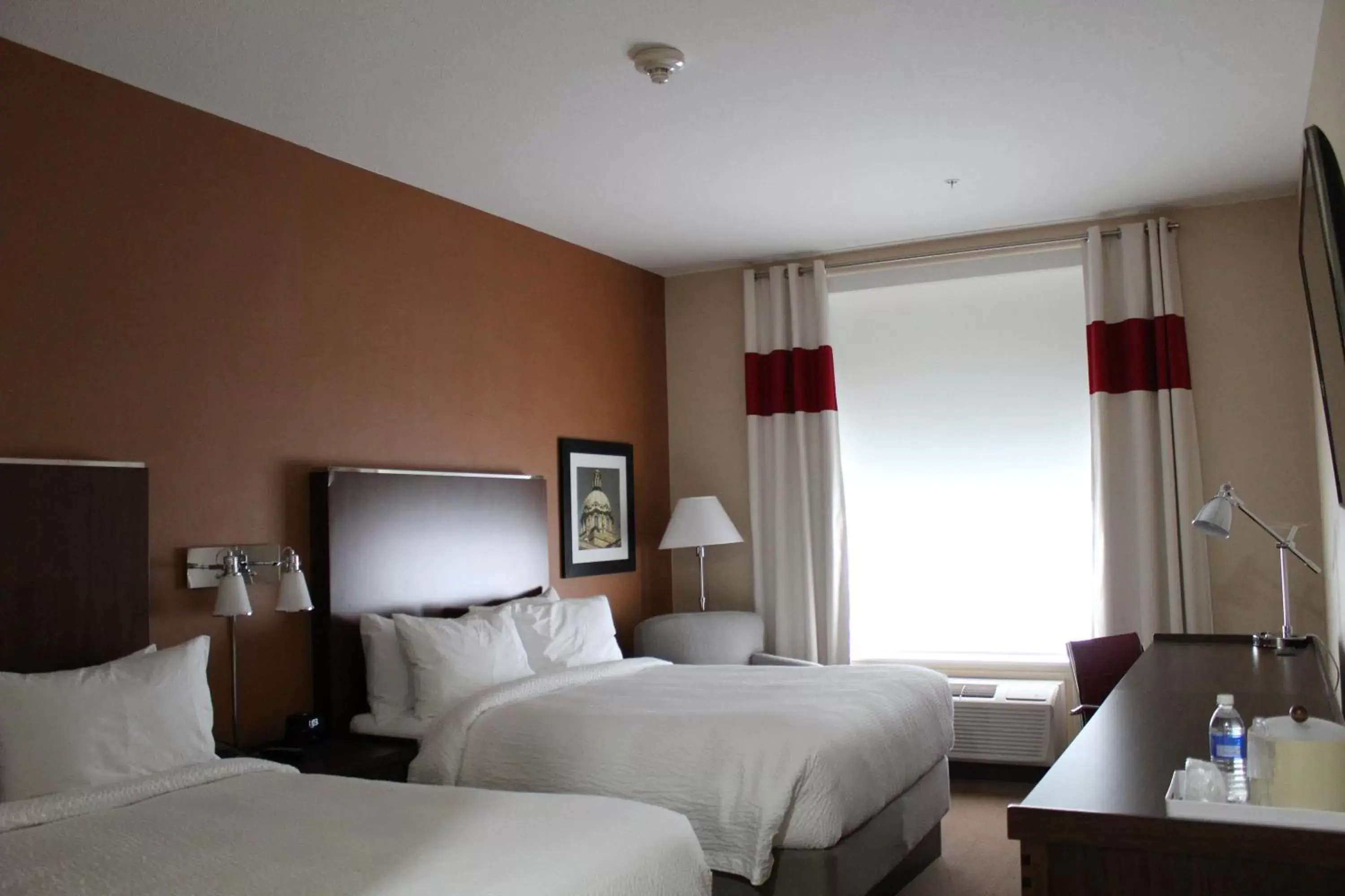 Photo of the whole room, Bed in Four Points by Sheraton Edmonton West