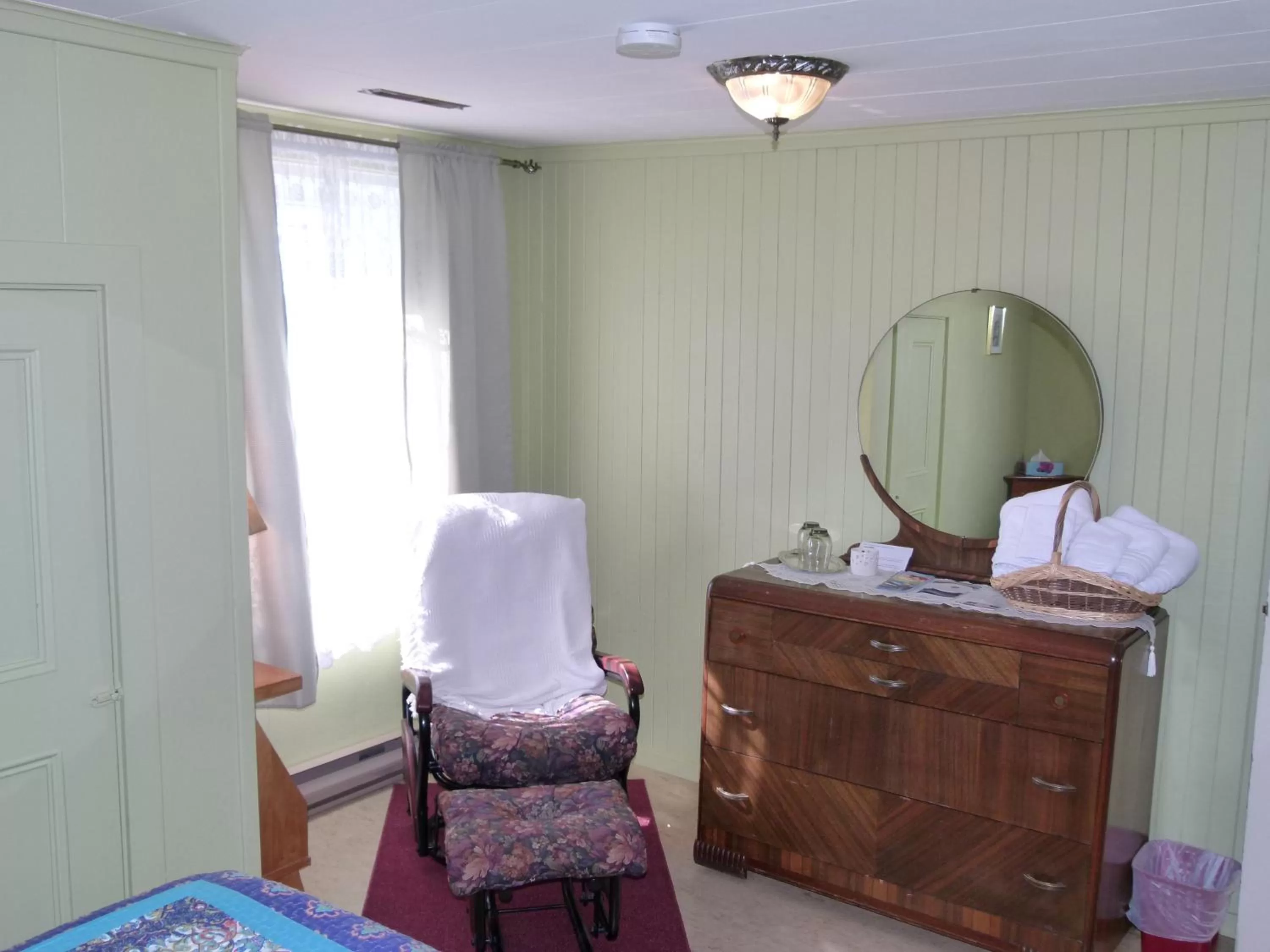 Photo of the whole room in La Maison entre Mer Montagnes