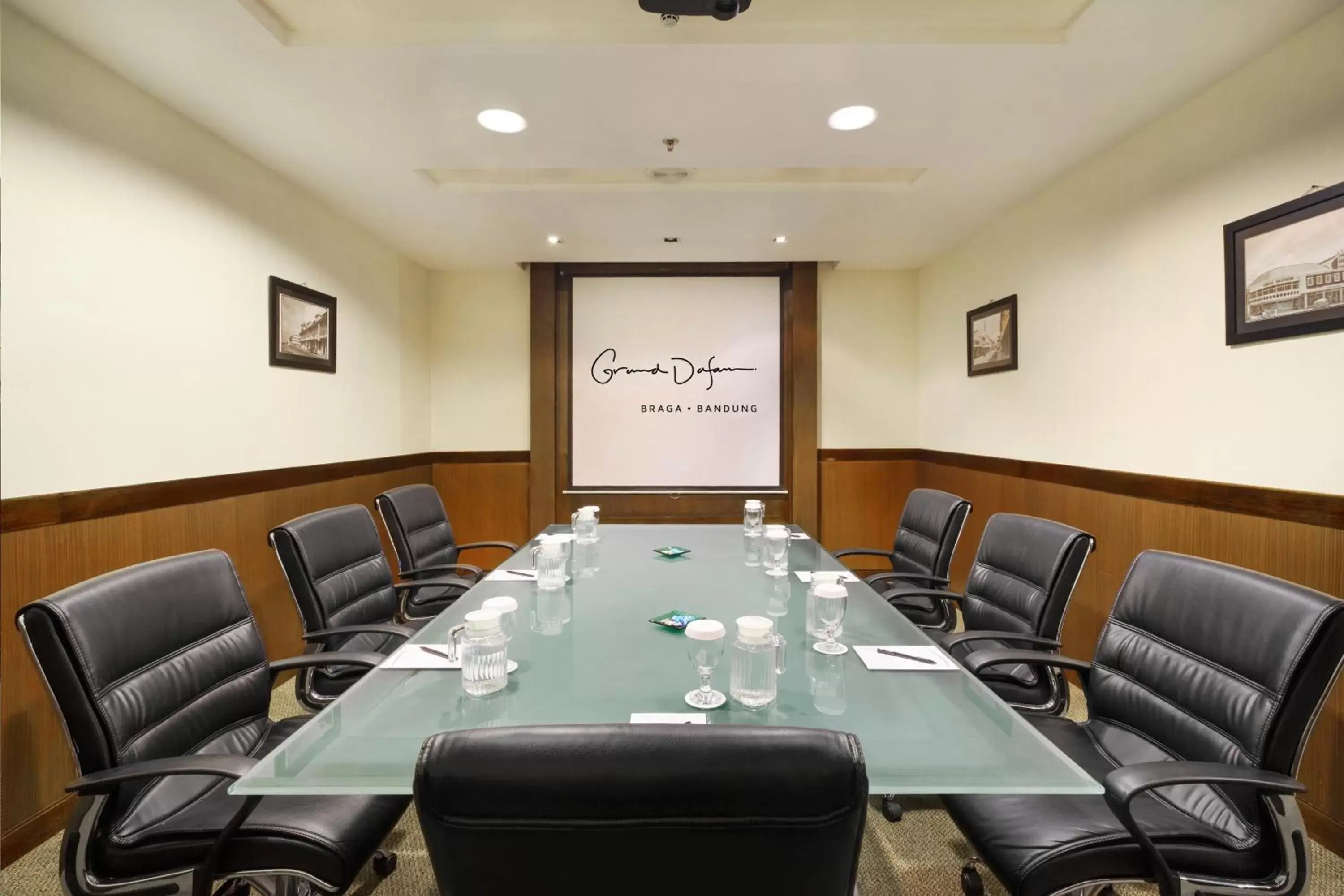 Meeting/conference room in Grand Dafam Braga Bandung