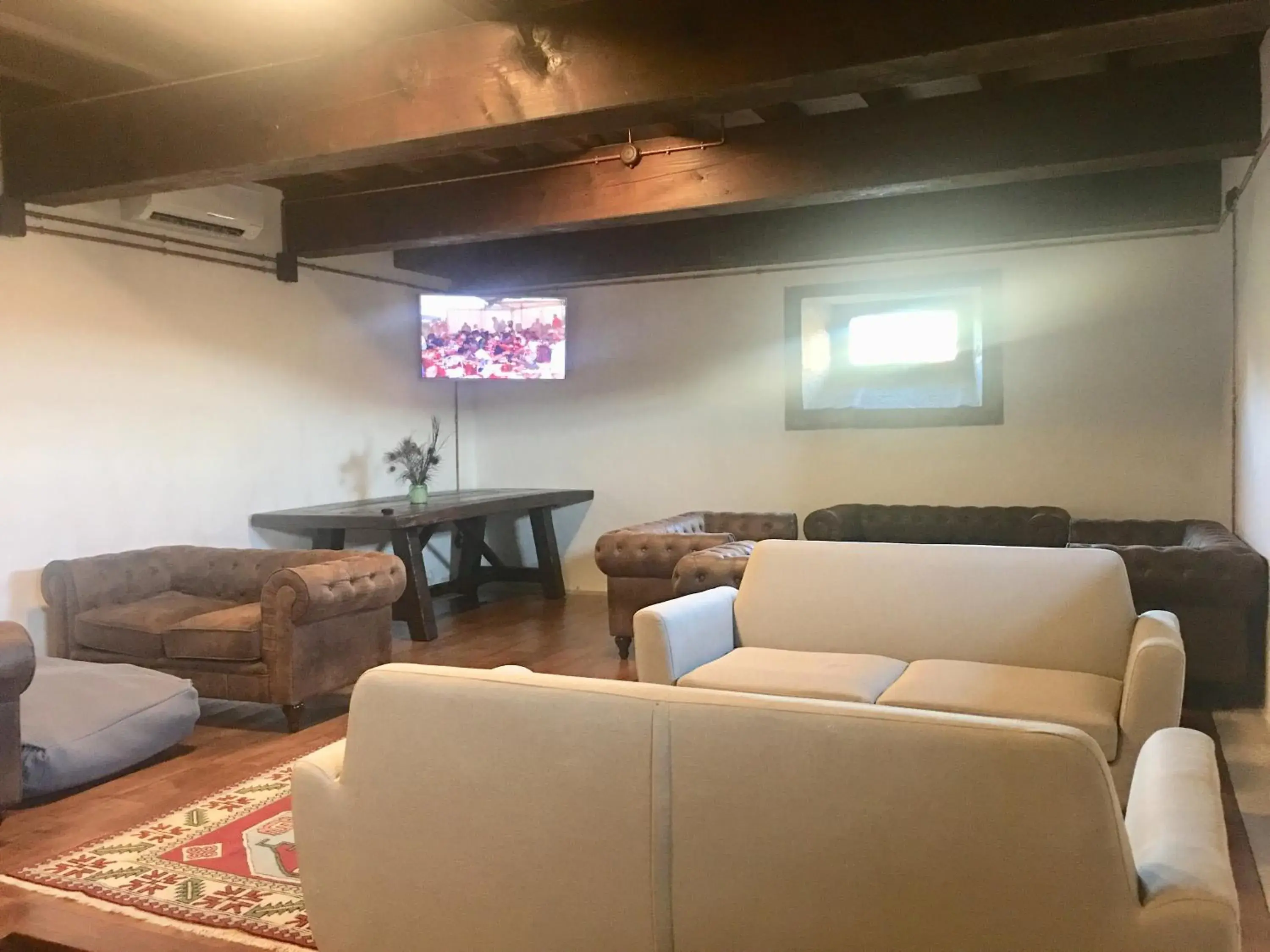 Communal lounge/ TV room, Seating Area in Hostel Monasterio de Moraime