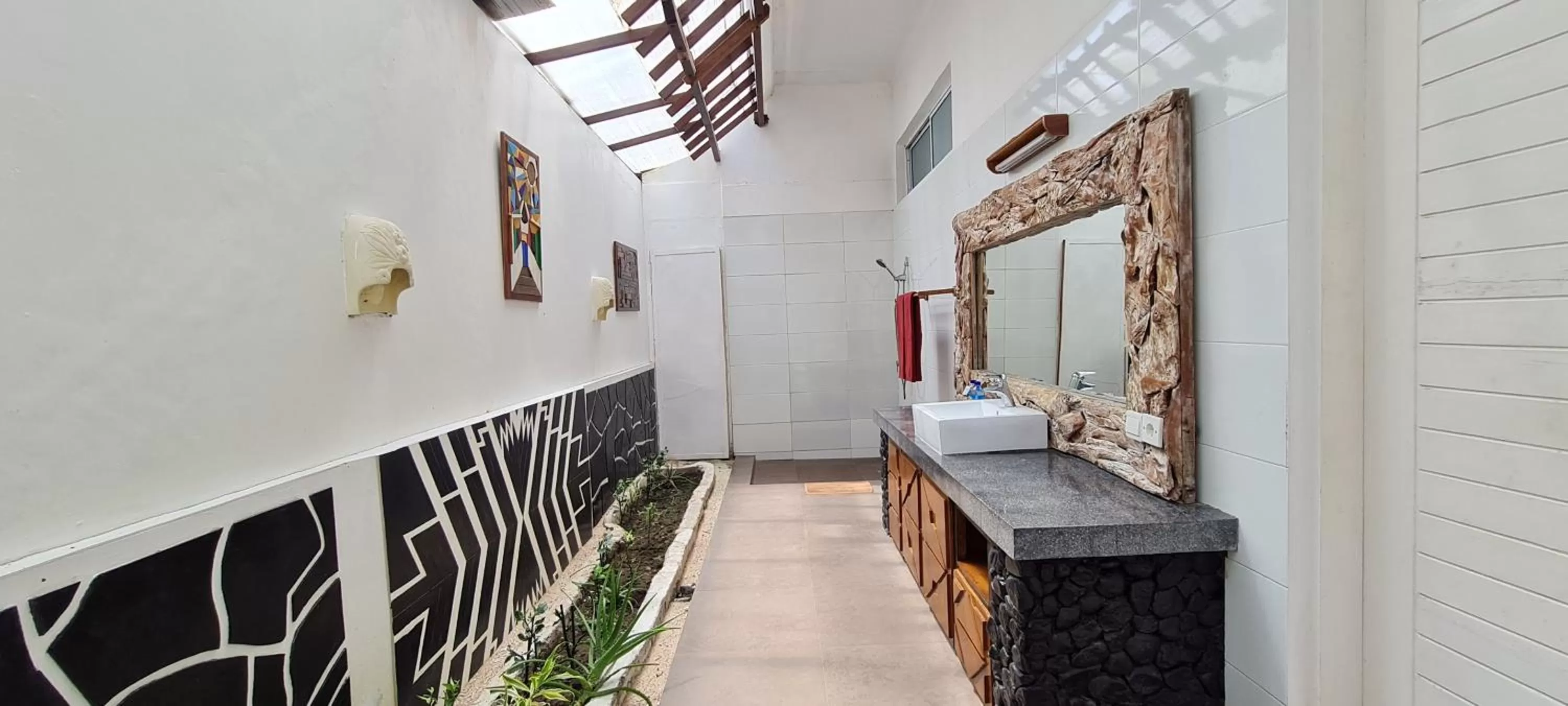 Bathroom, Bed in The Trawangan Resort