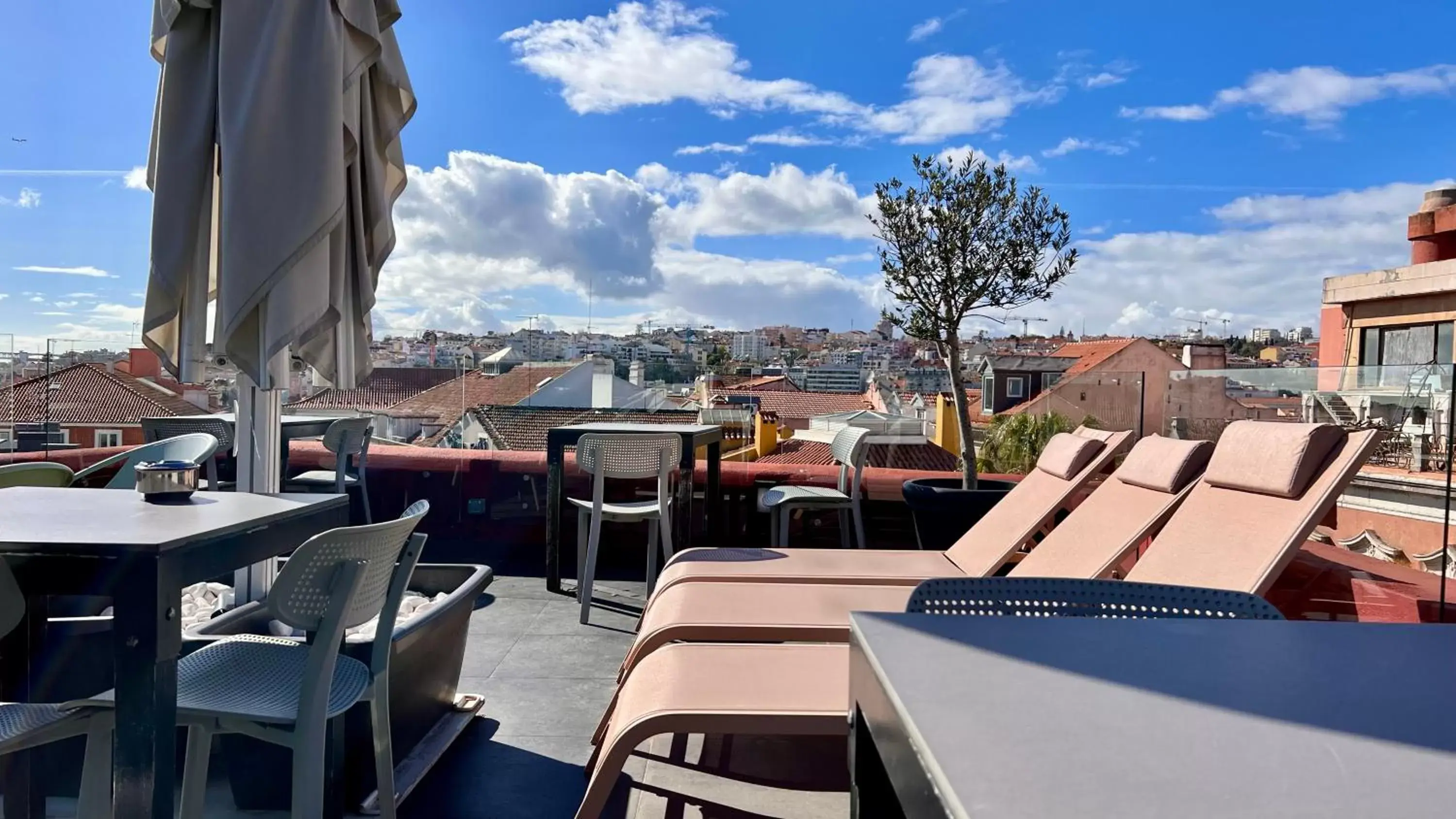 Balcony/Terrace, Restaurant/Places to Eat in Monte Belvedere Hotel by Shiadu