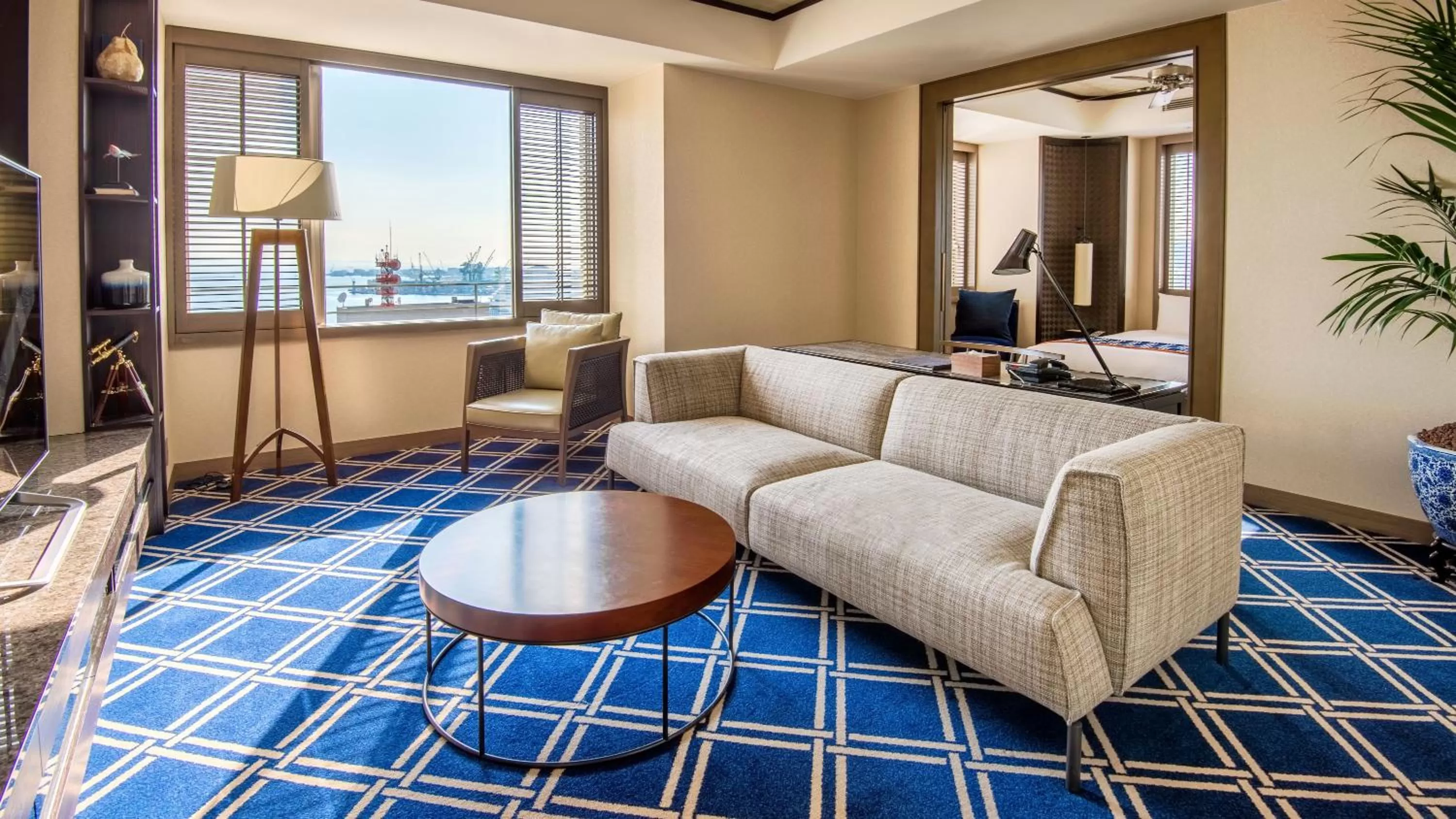 Living room in Oriental Hotel