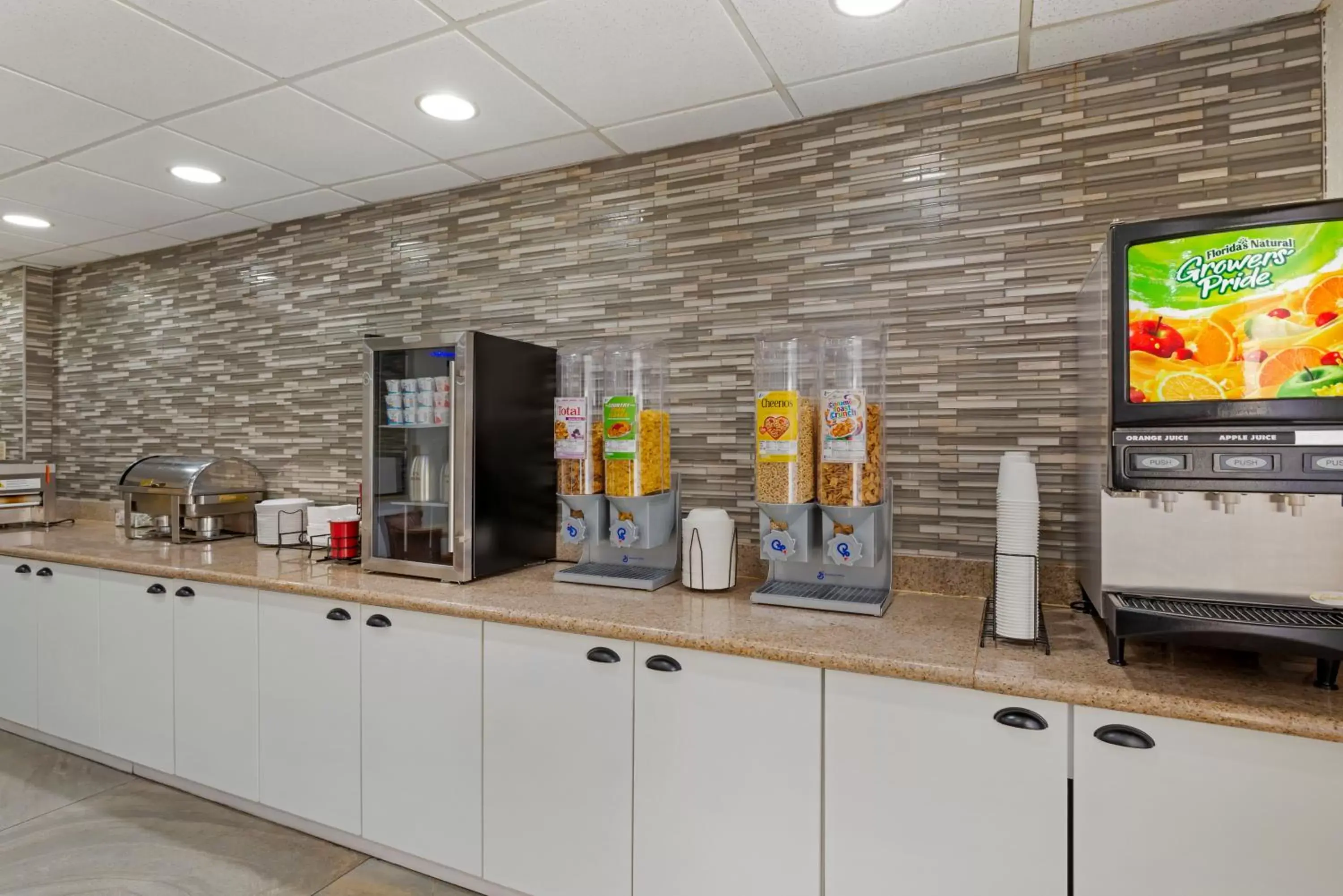 Coffee/tea facilities in Best Western PLUS Executive Hotel Richmond