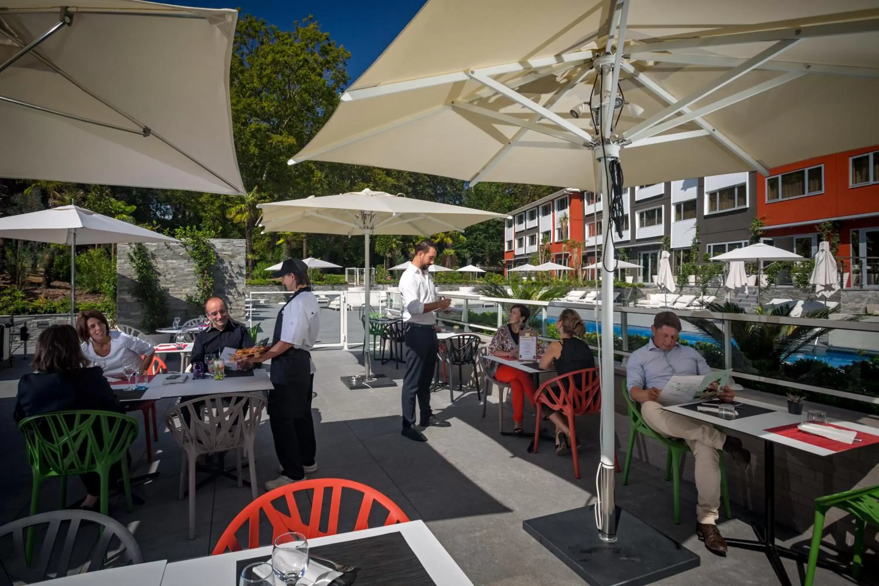 Patio, Restaurant/Places to Eat in Novotel Resort & Spa Biarritz Anglet