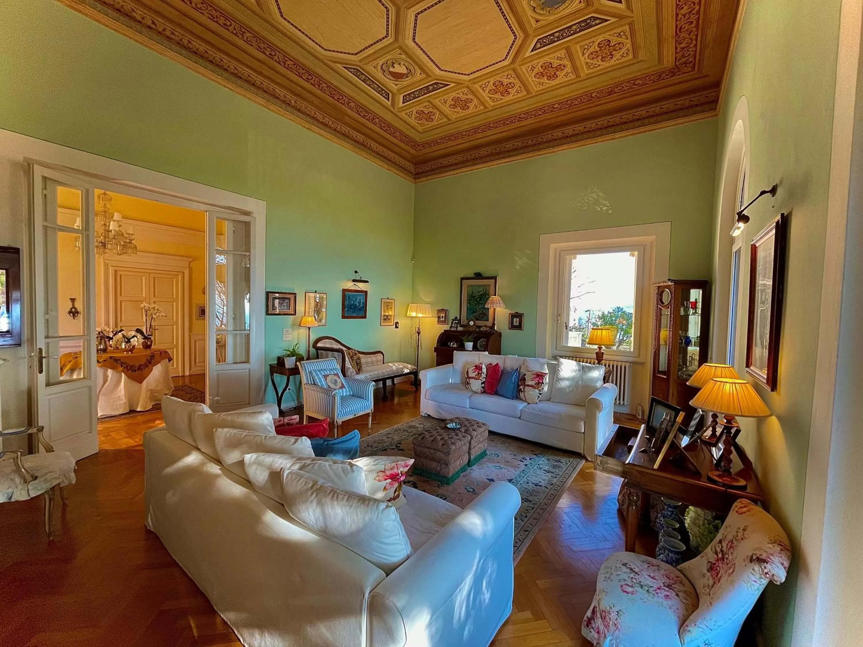 Communal lounge/ TV room in Villa la Moresca Relais de Charme B&B MONTECATINI ALTO