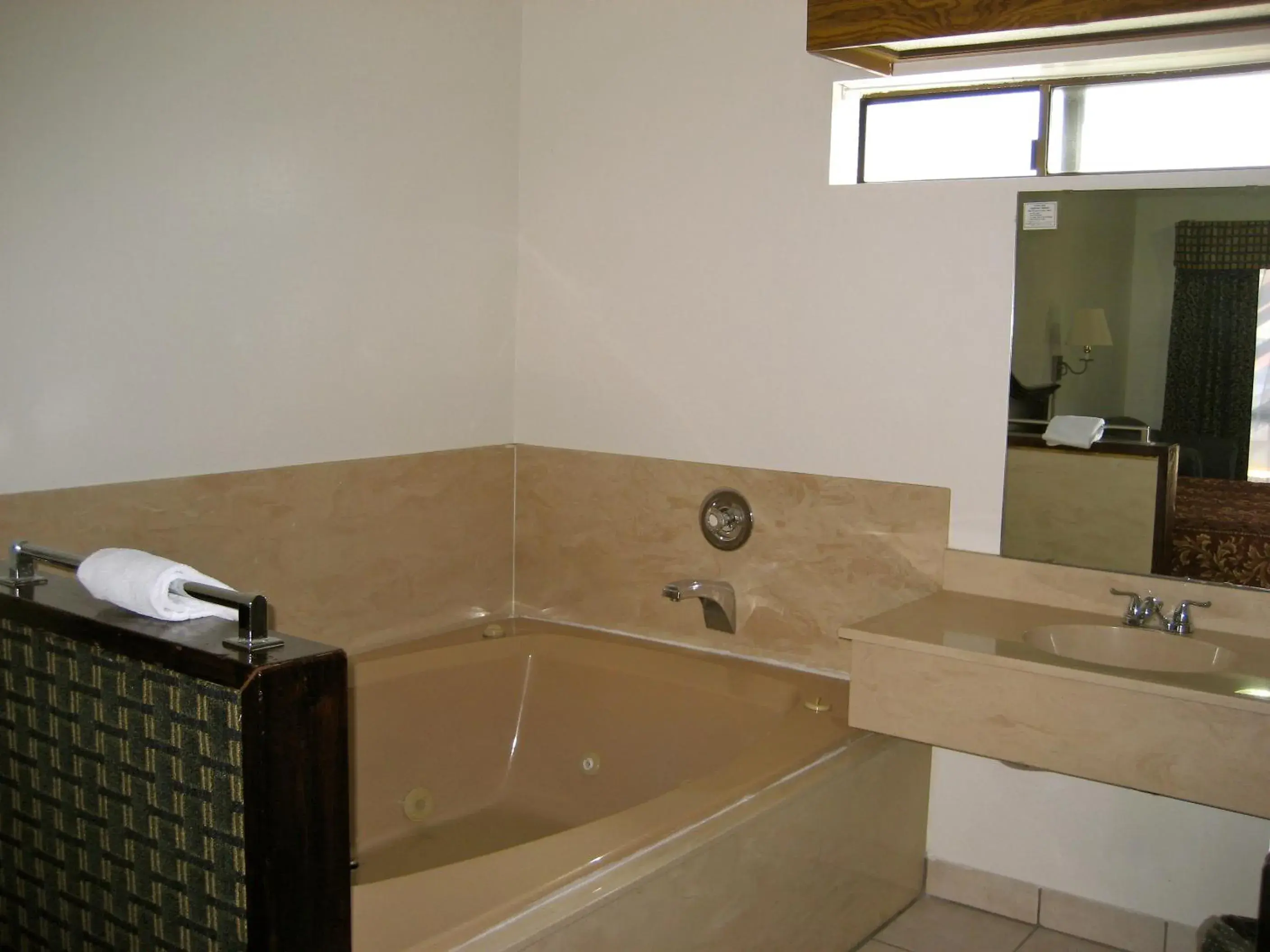 Decorative detail, Bathroom in Jamestown Railtown Motel